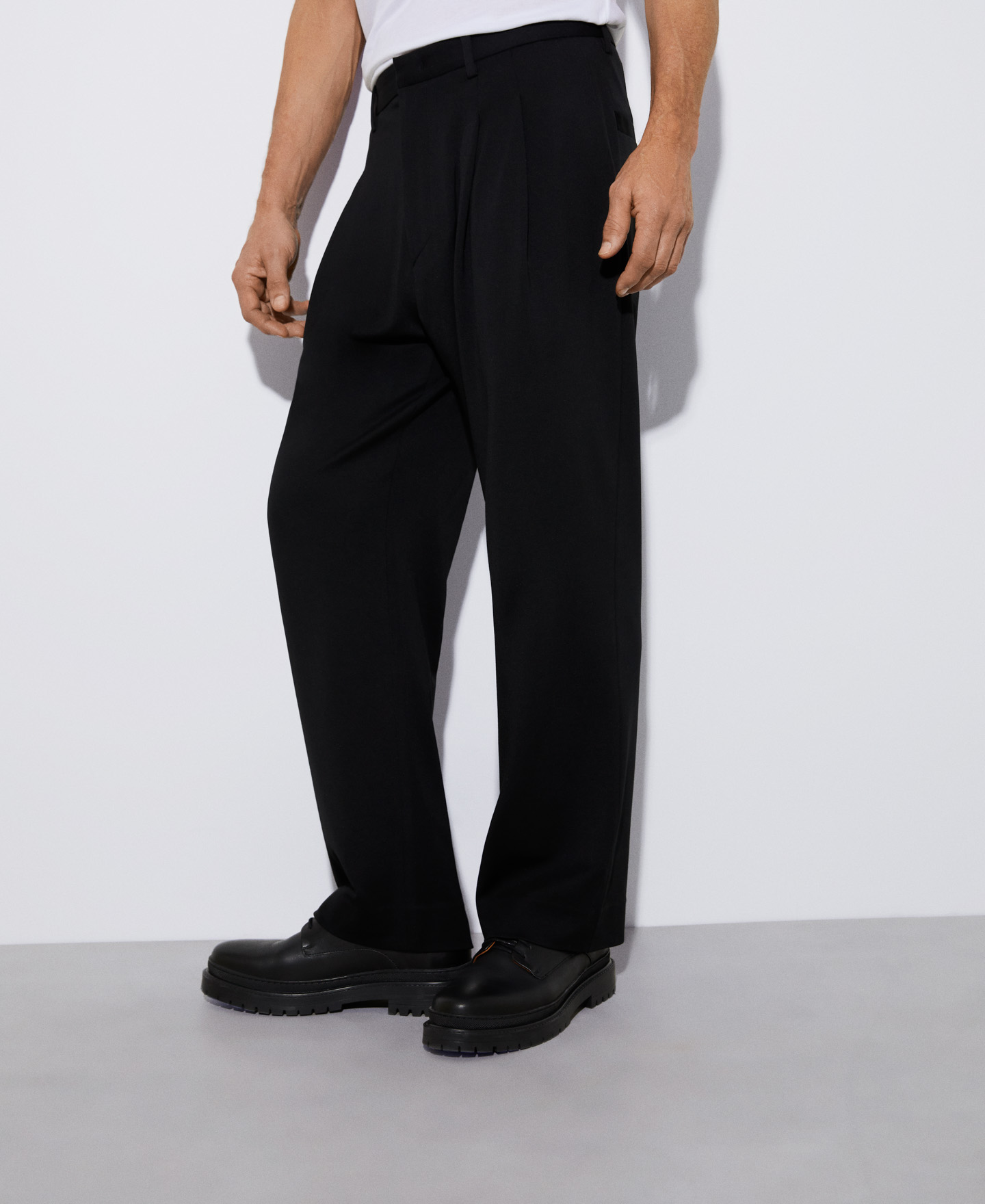 Viscose pleated trousers image number 0