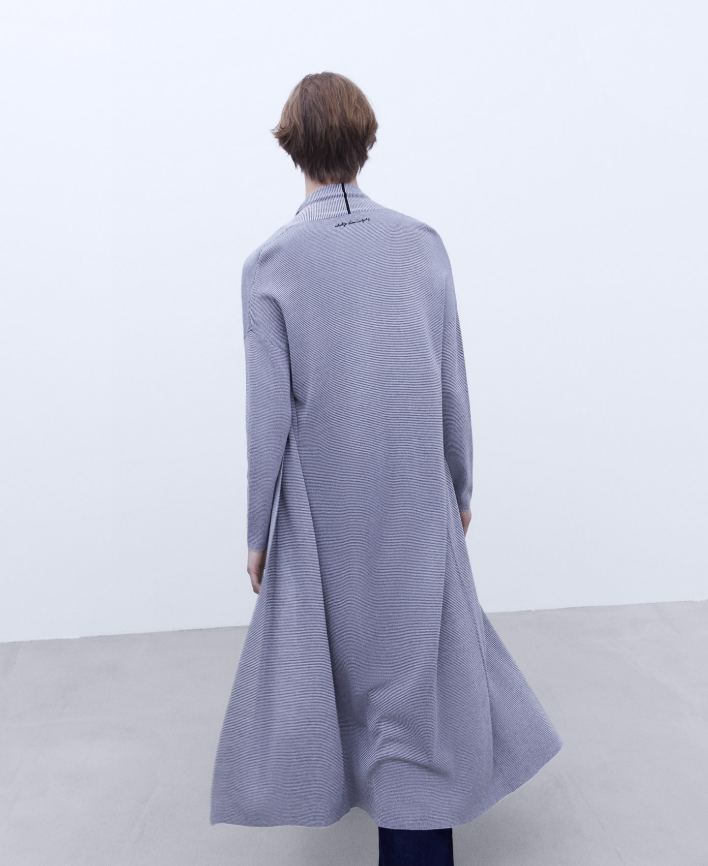 Knitted long jacket image number 2