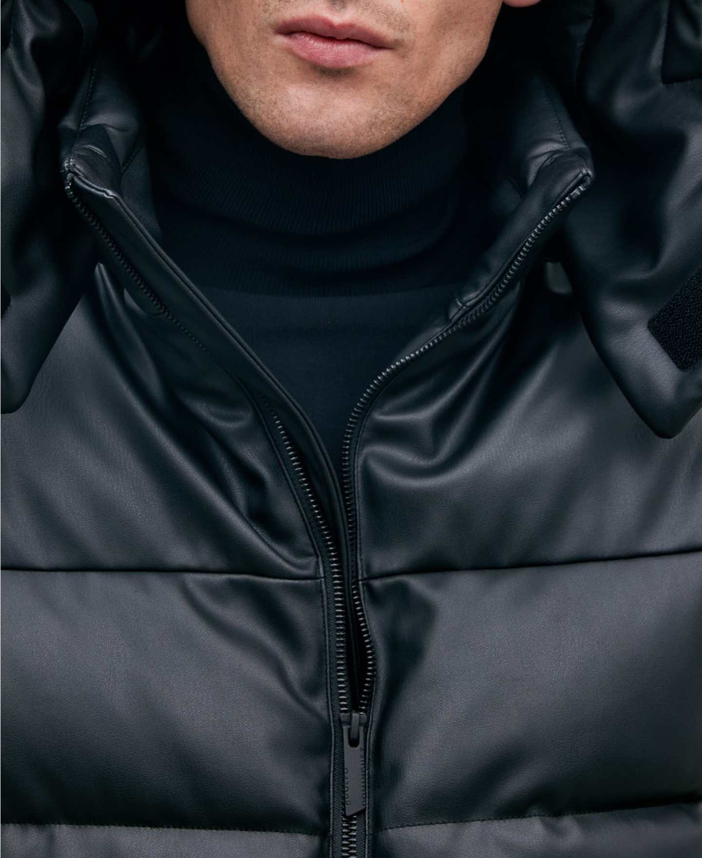 Black padded jacket with hood for men image number 3