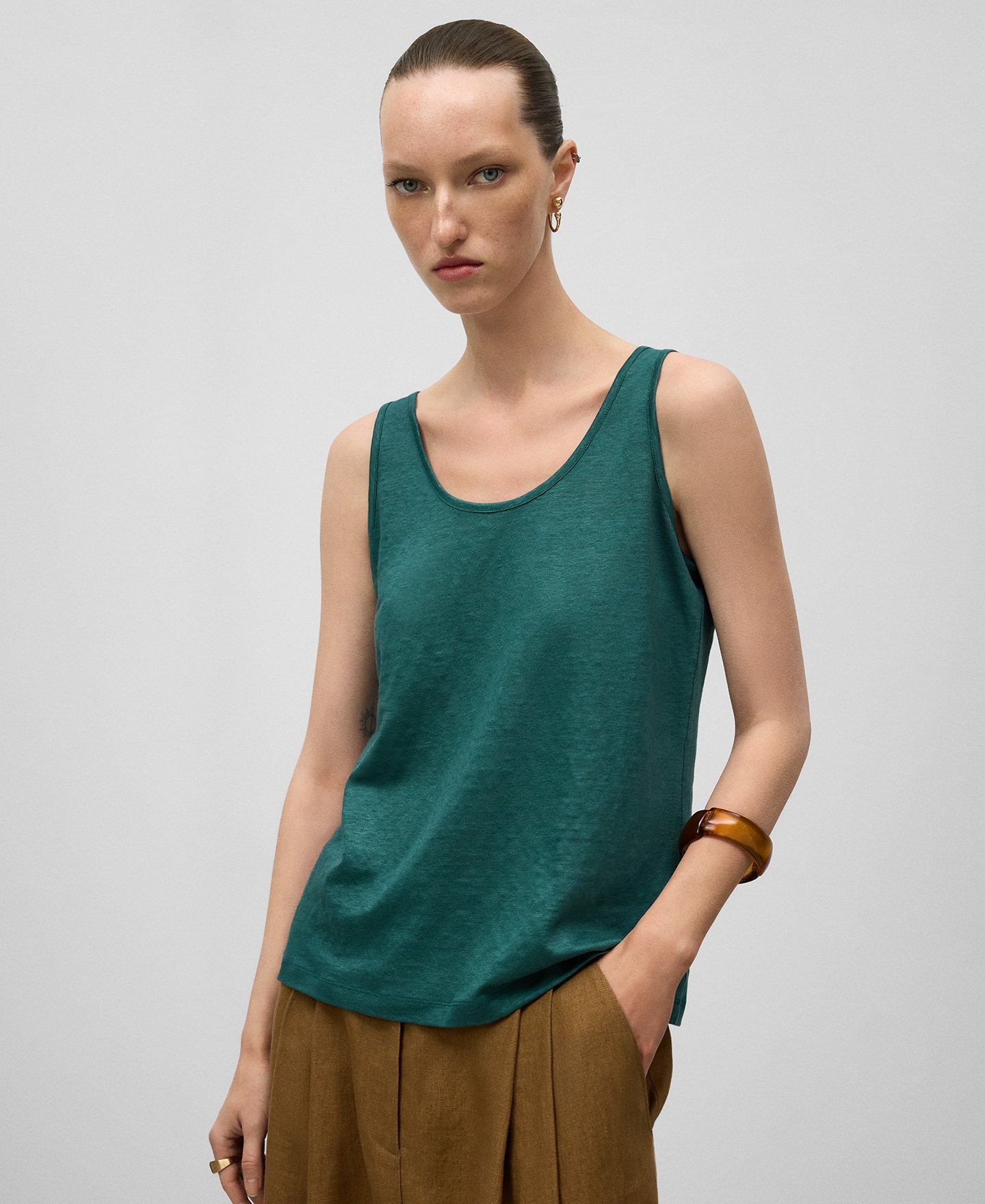 European linen sleeveless T-shirt woman image number 0