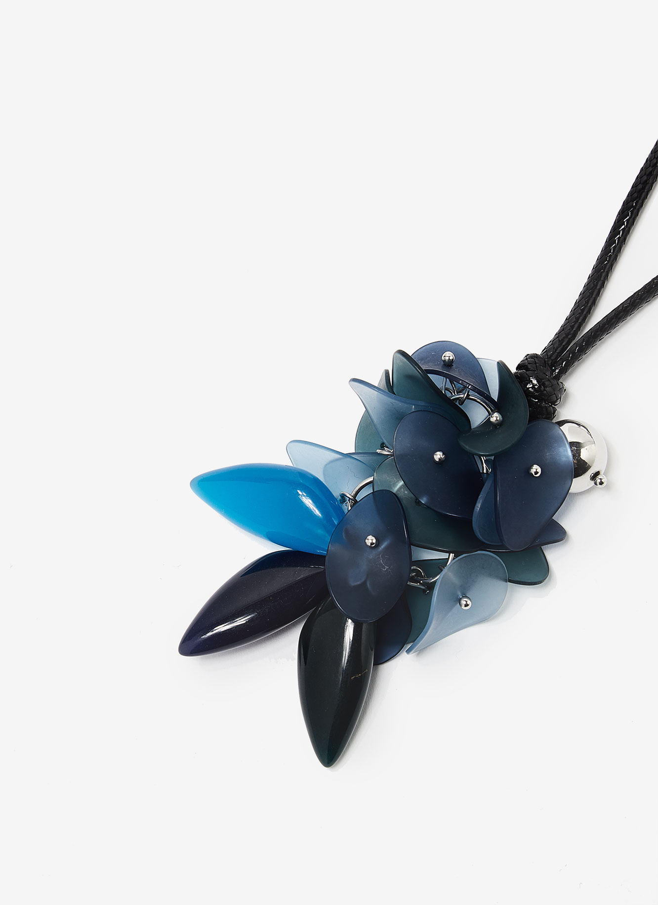 Long necklace with resin petals image number 1