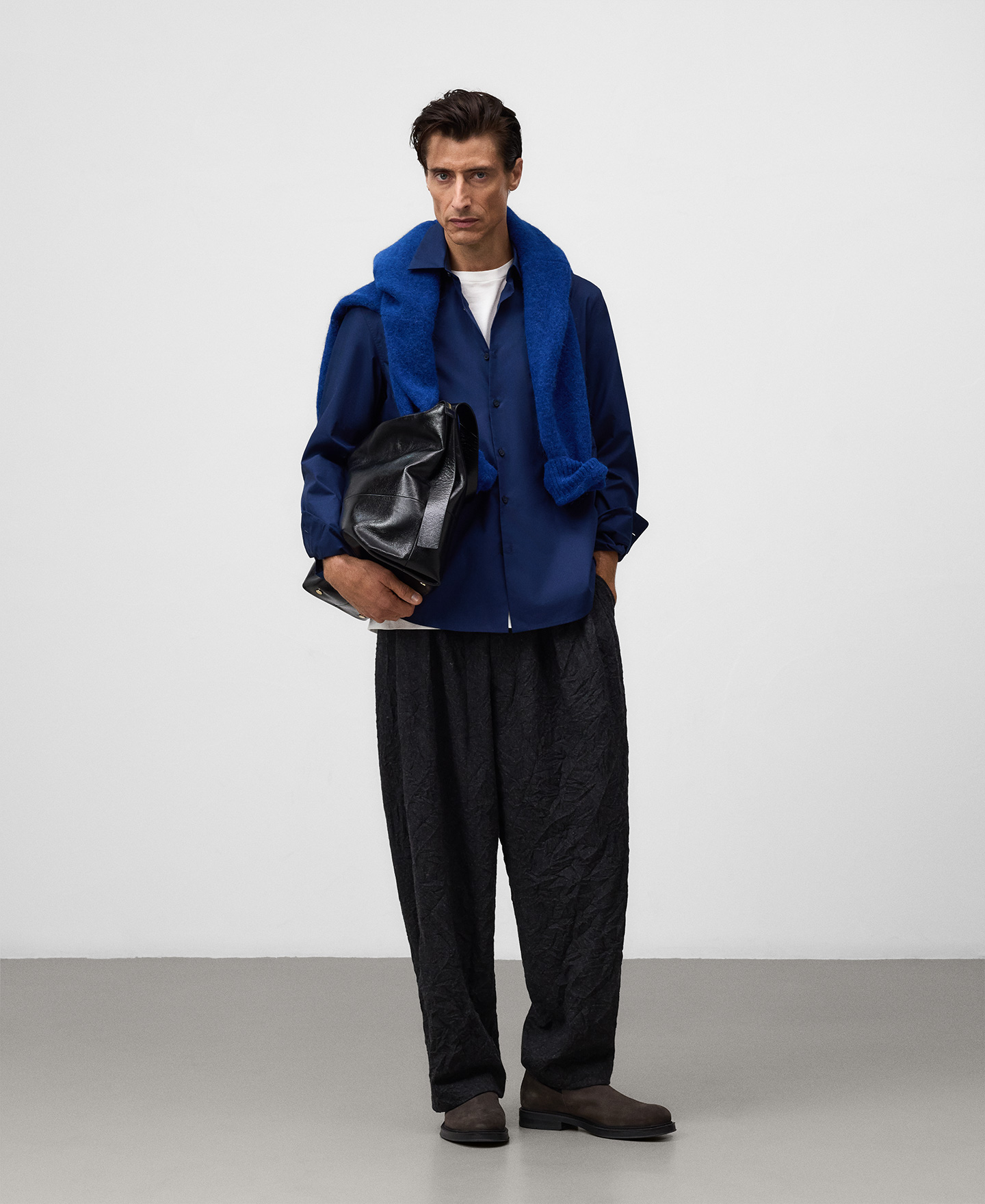 Regular fit spread collar shirt man image number 1