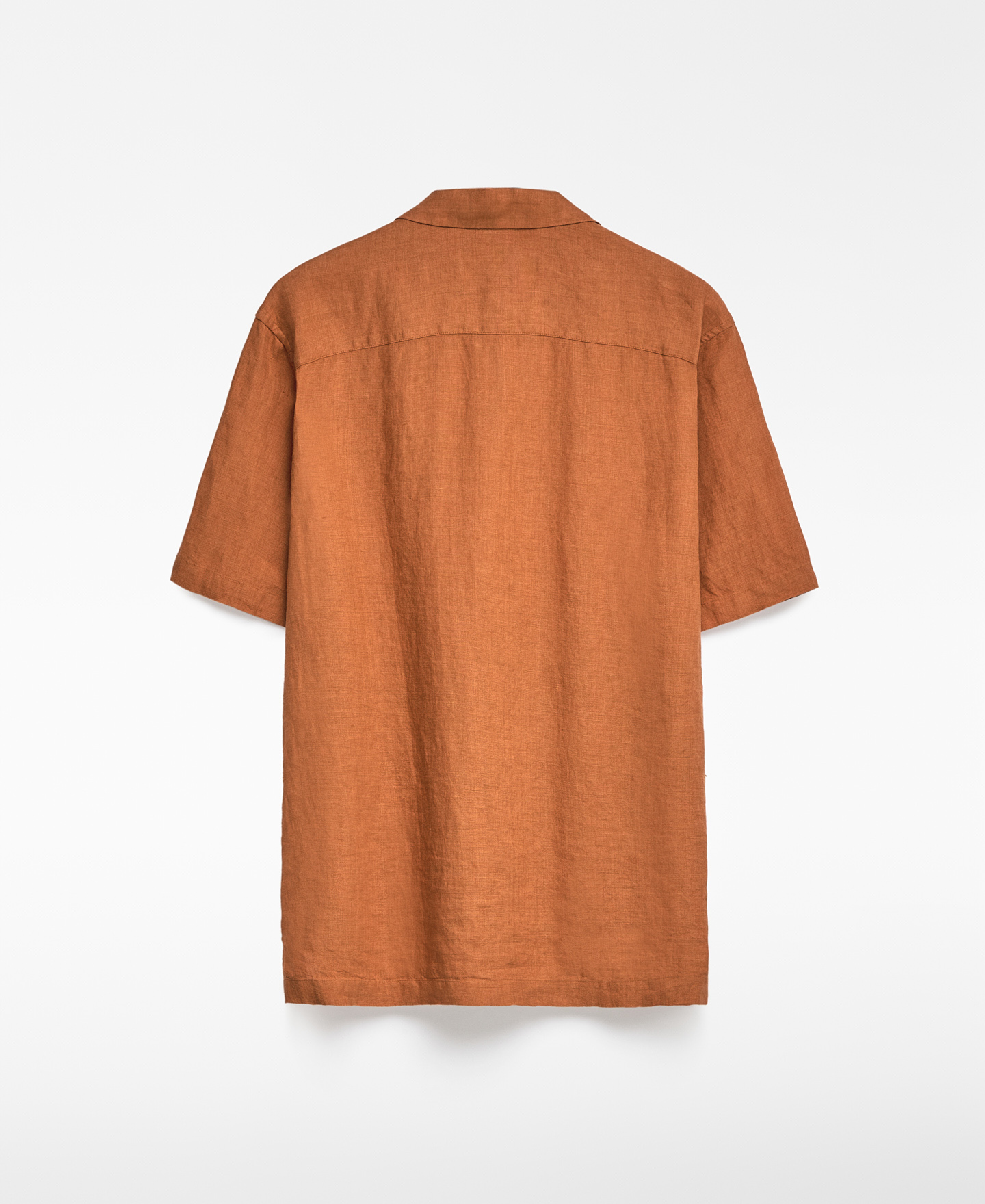 European linen bowling collar shirt man image number 5