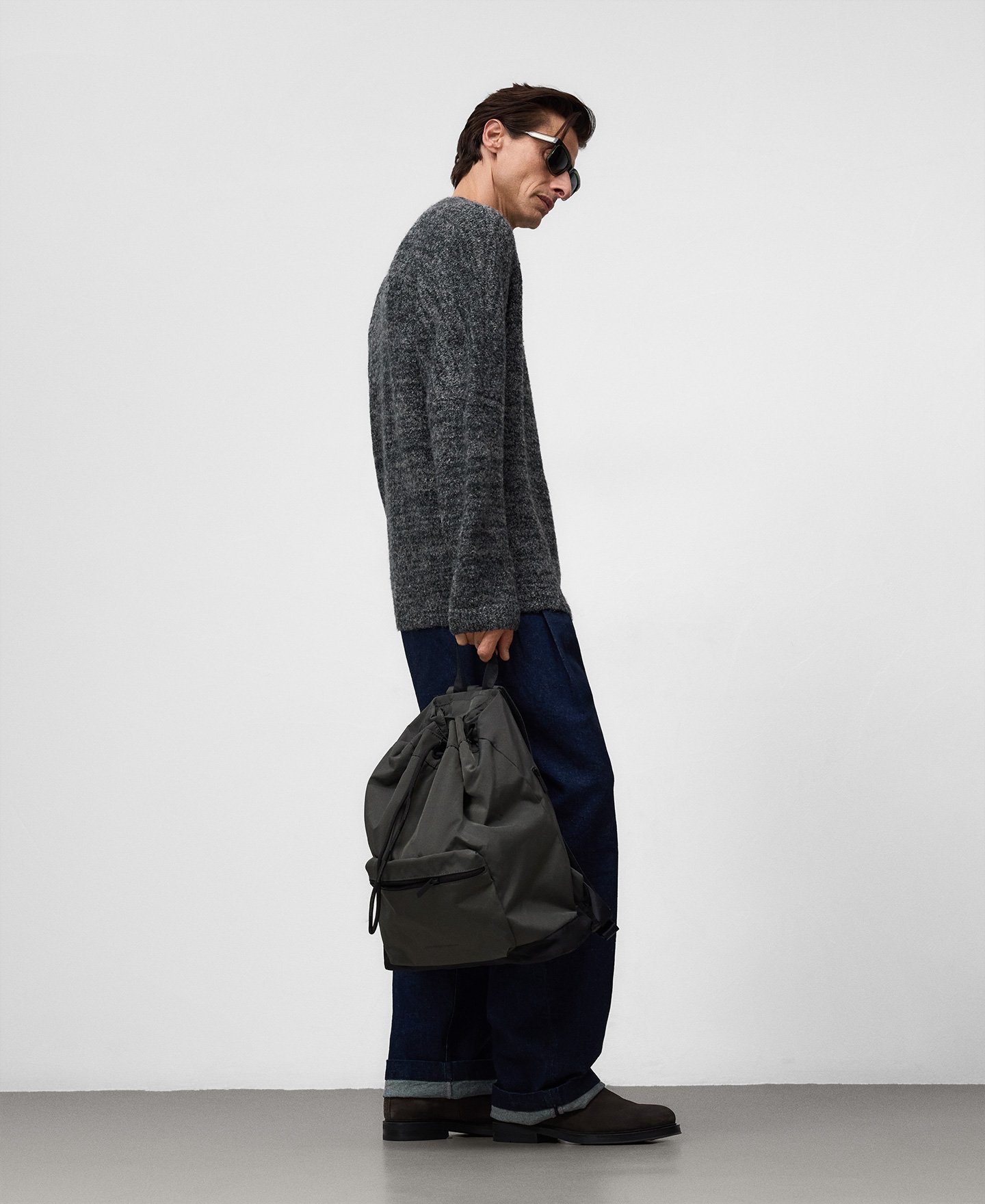 Nylon drawstring backpack man image number 4