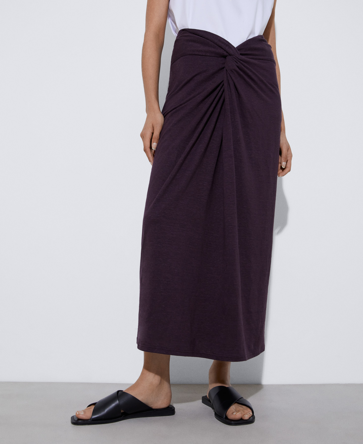 Long skirt with knot detail in linen image number 0