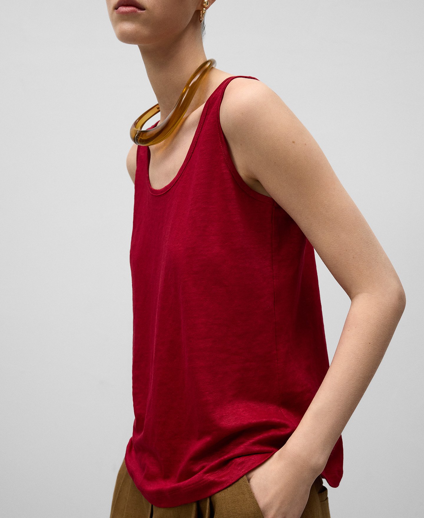 European linen sleeveless T-shirt woman image number 3