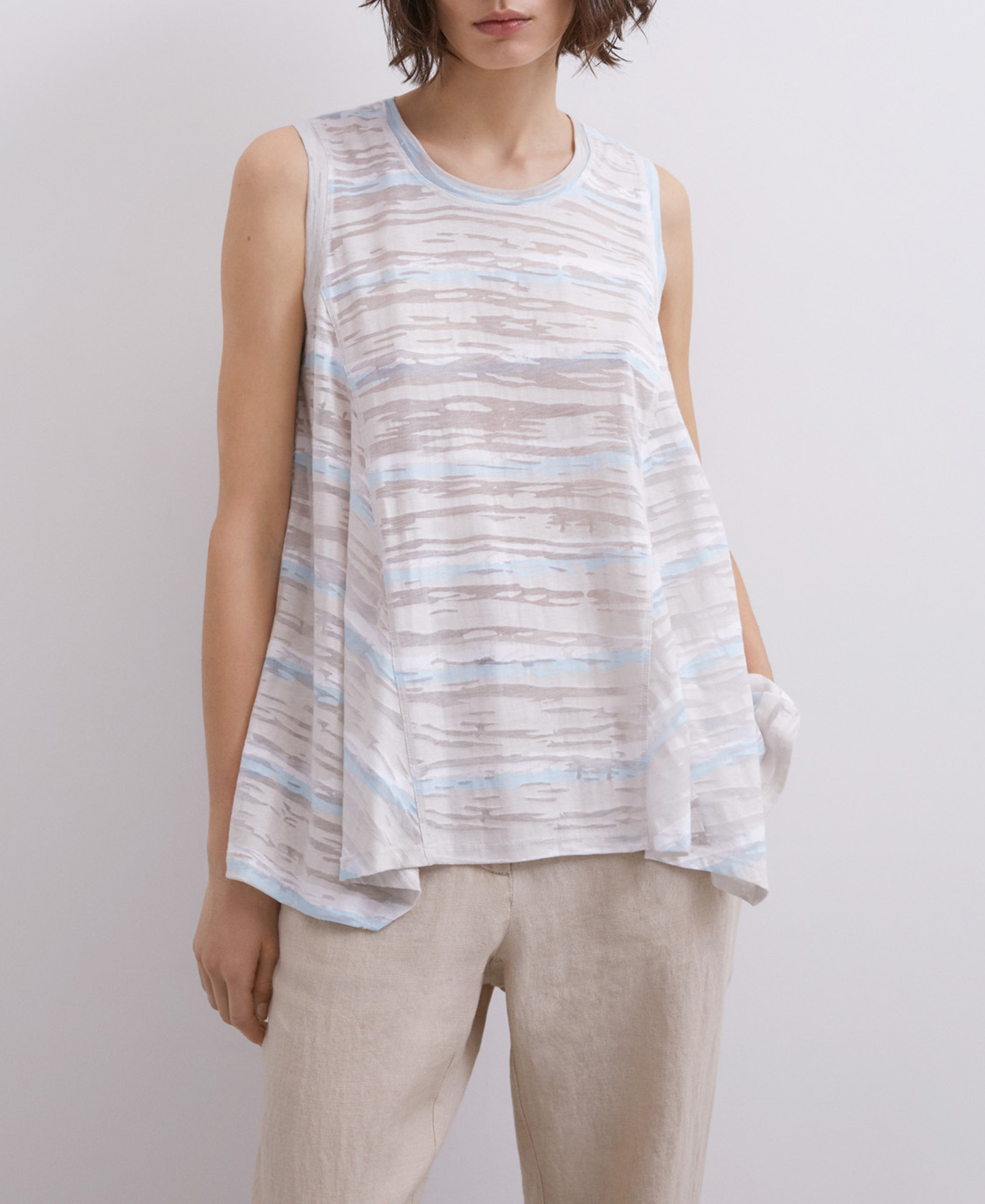 Camiseta de tirantes blanca asimétrica image number 1