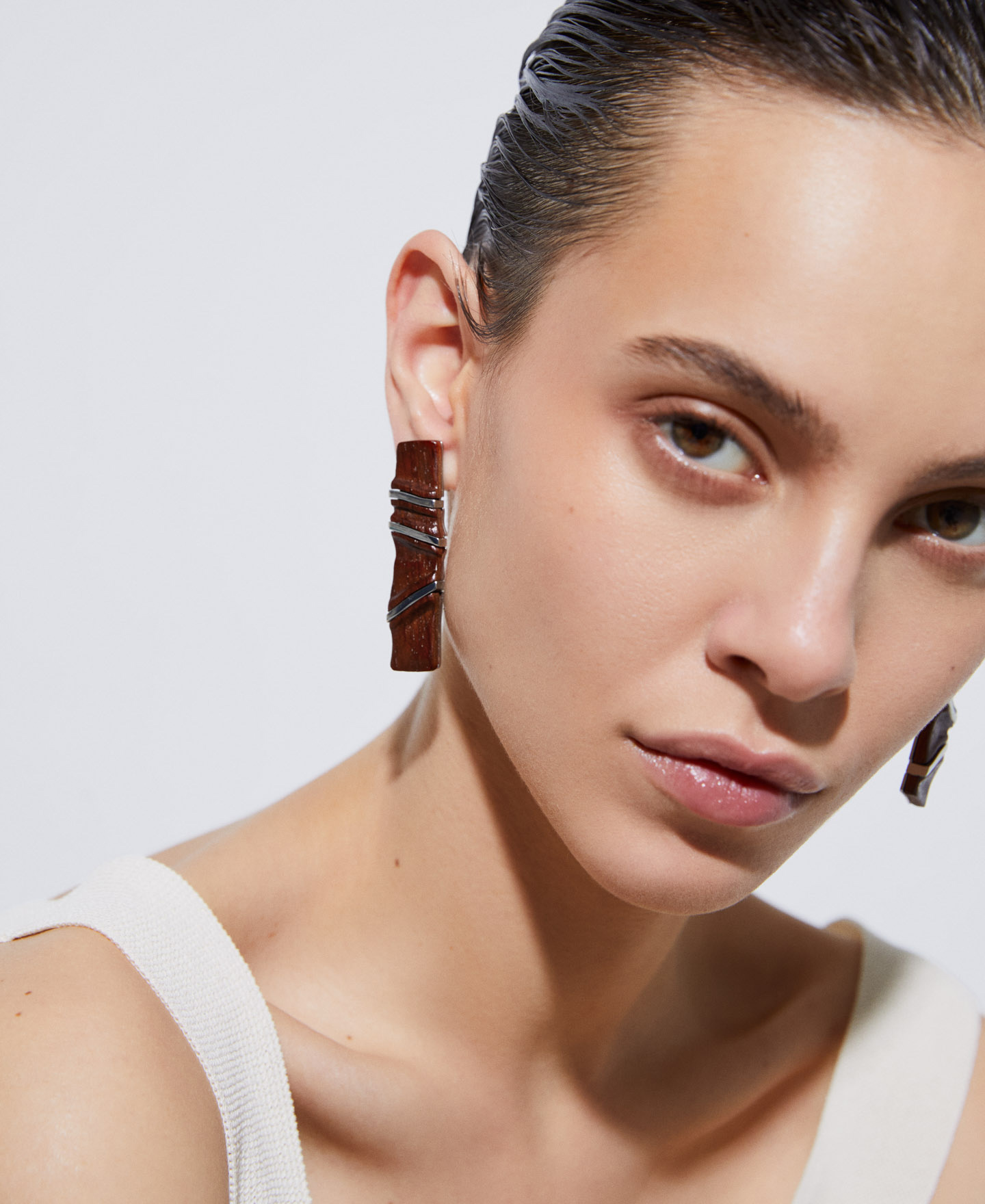 Wood and metal earrings image number 3