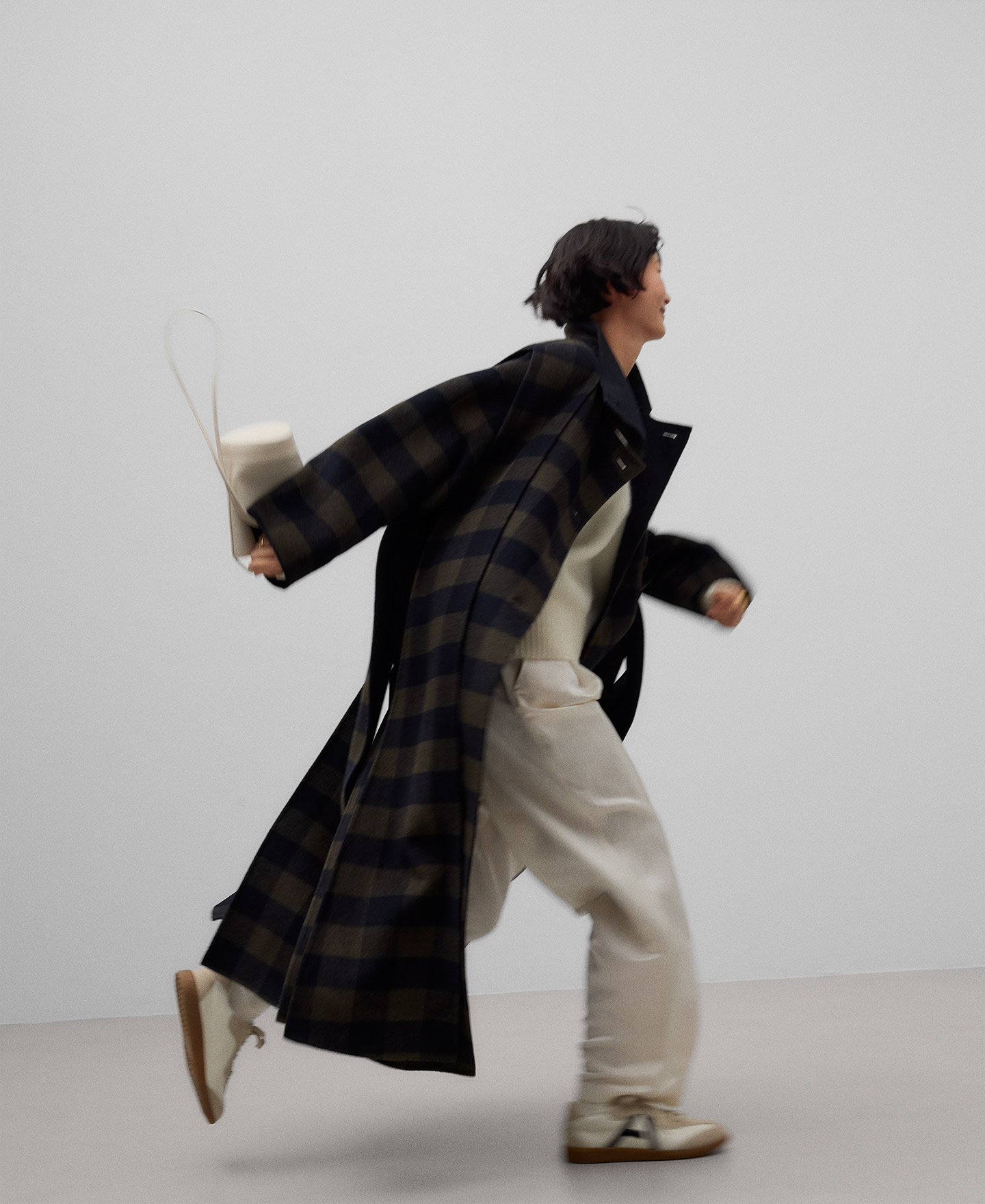 Checked coat with scarf woman image number 4