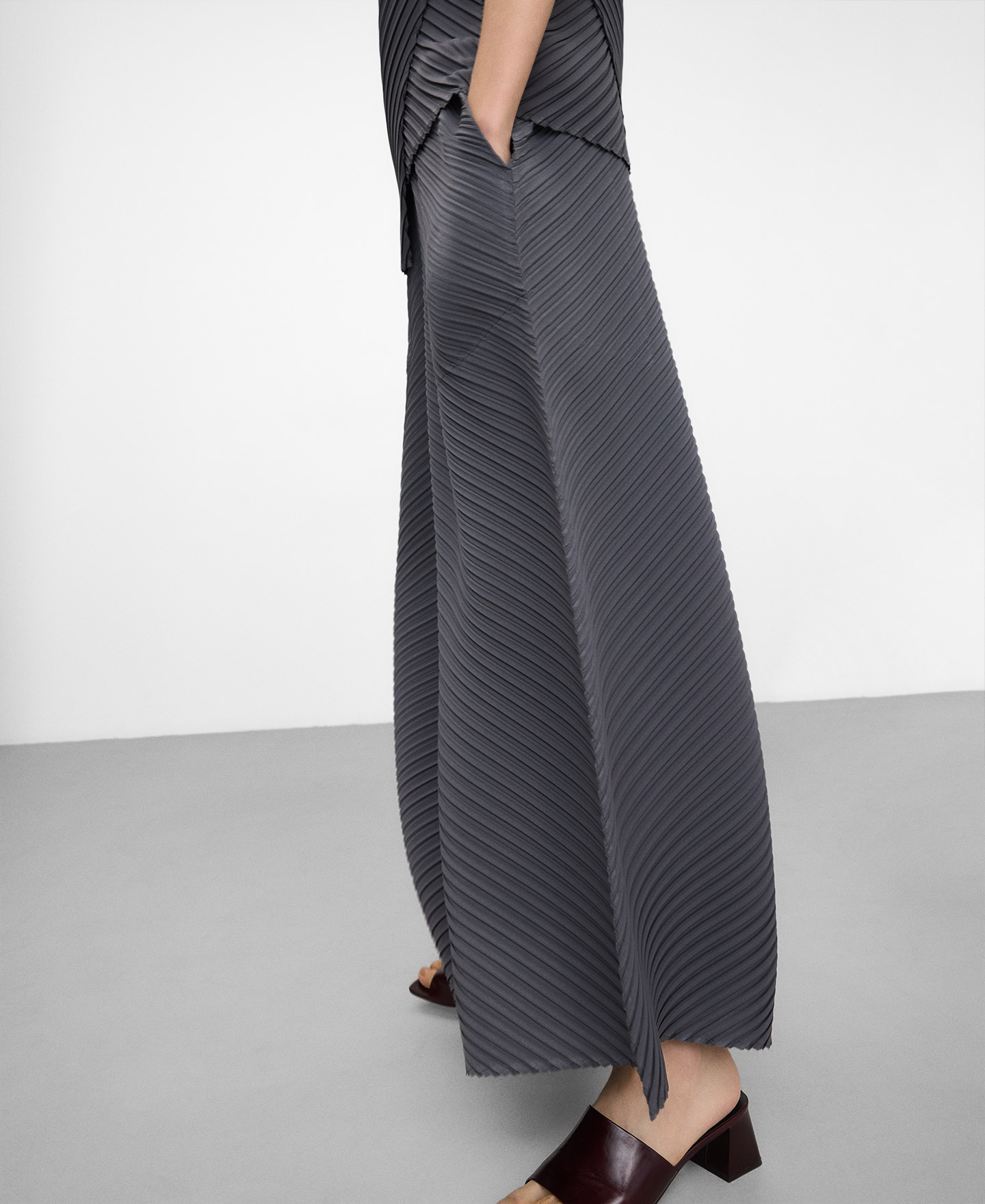 Crinkle wide-leg trousers image number 3