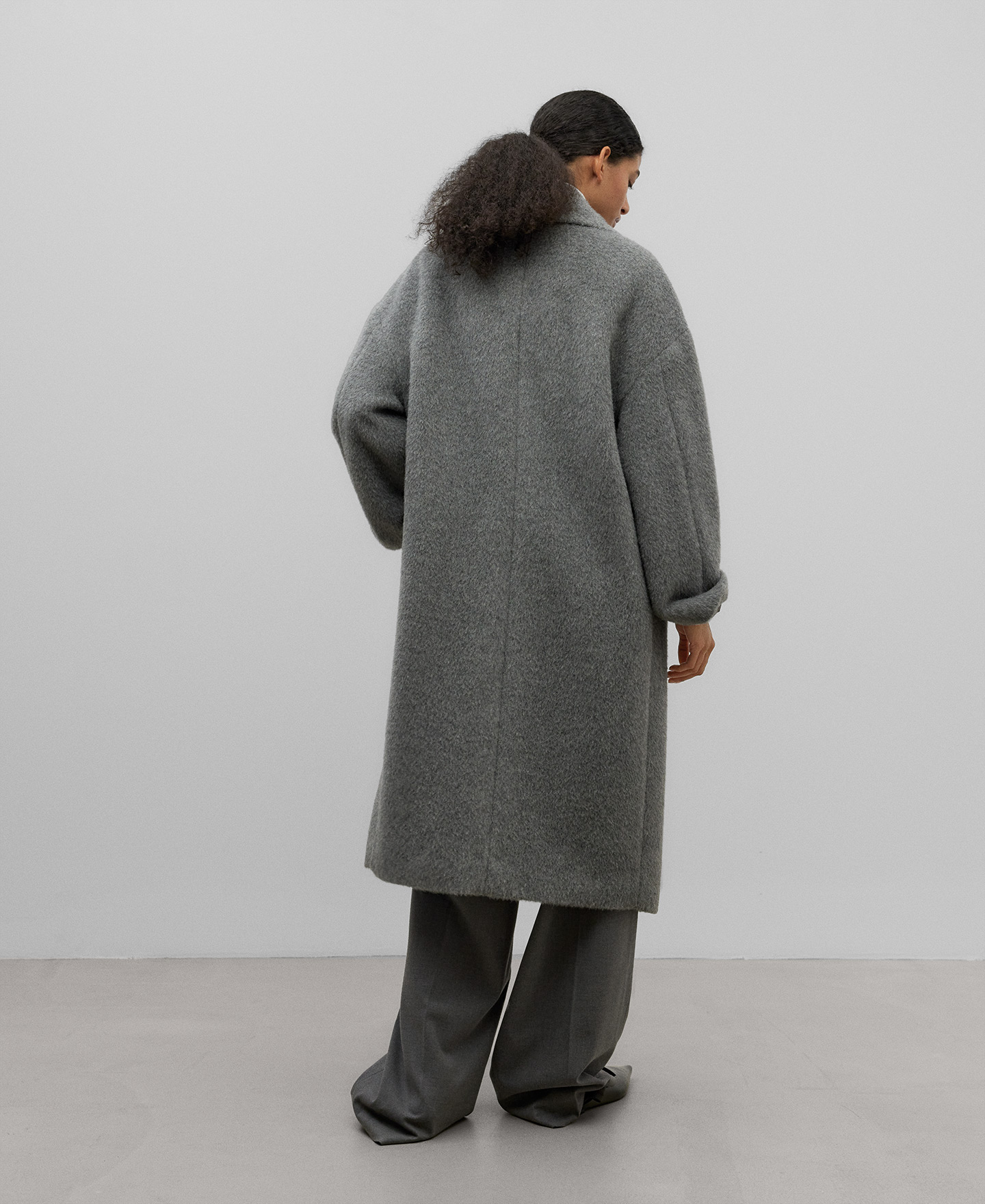 Grey alpaca woven coat for women image number 2