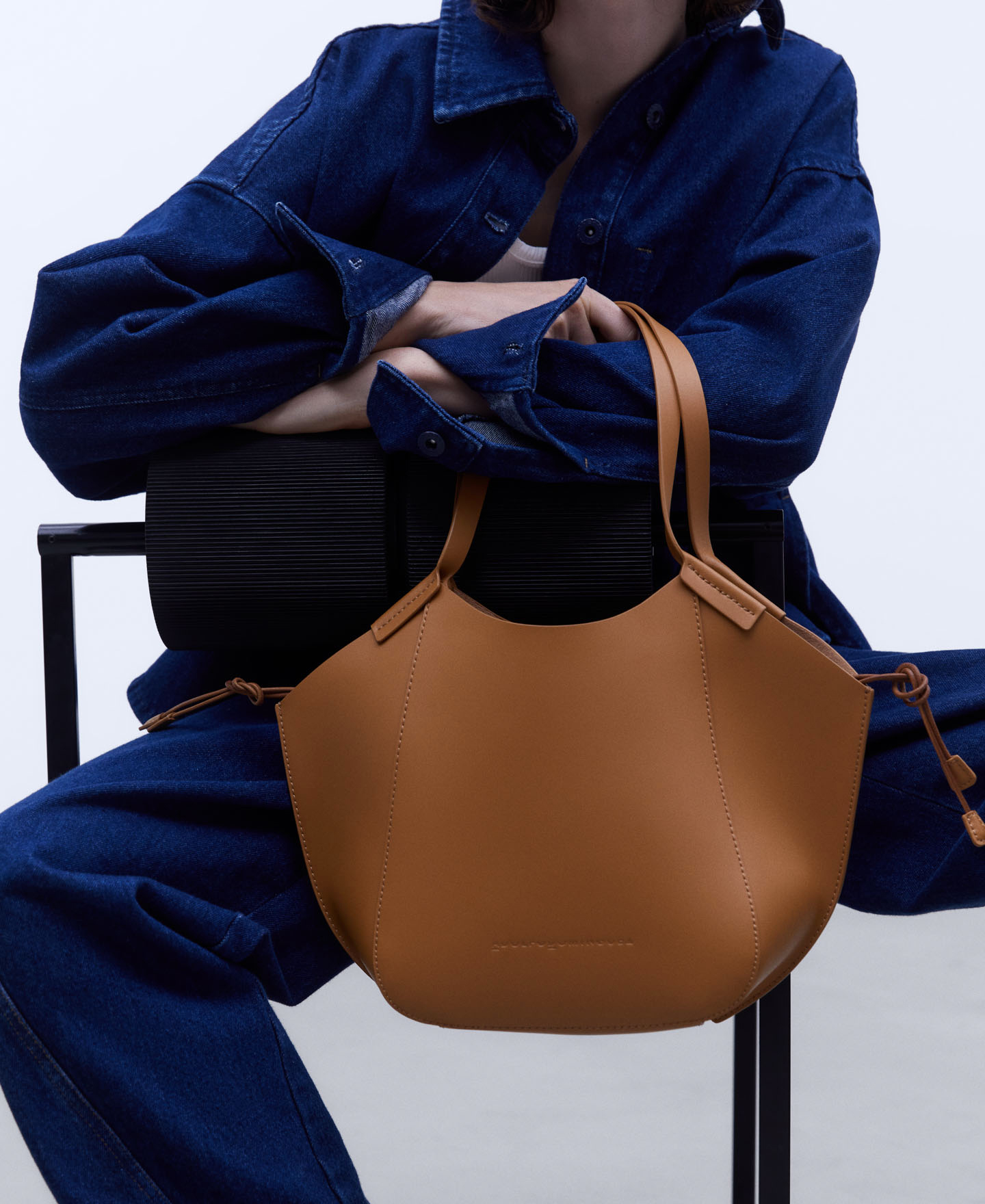 Mini shopper en piel vaqueta image number 4