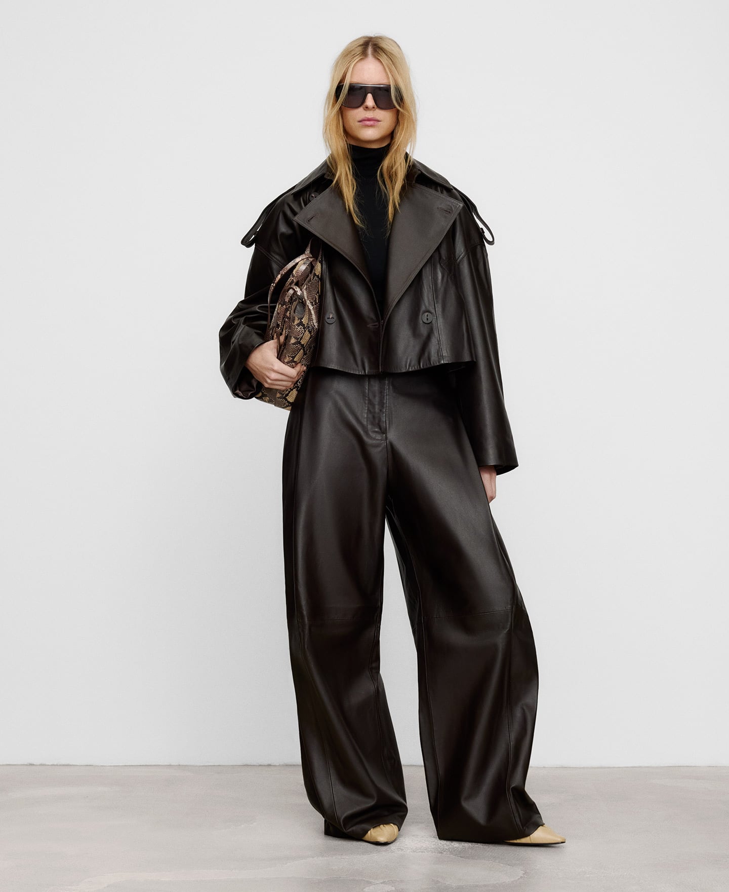 Leather baggy trousers with side pleats image number 1