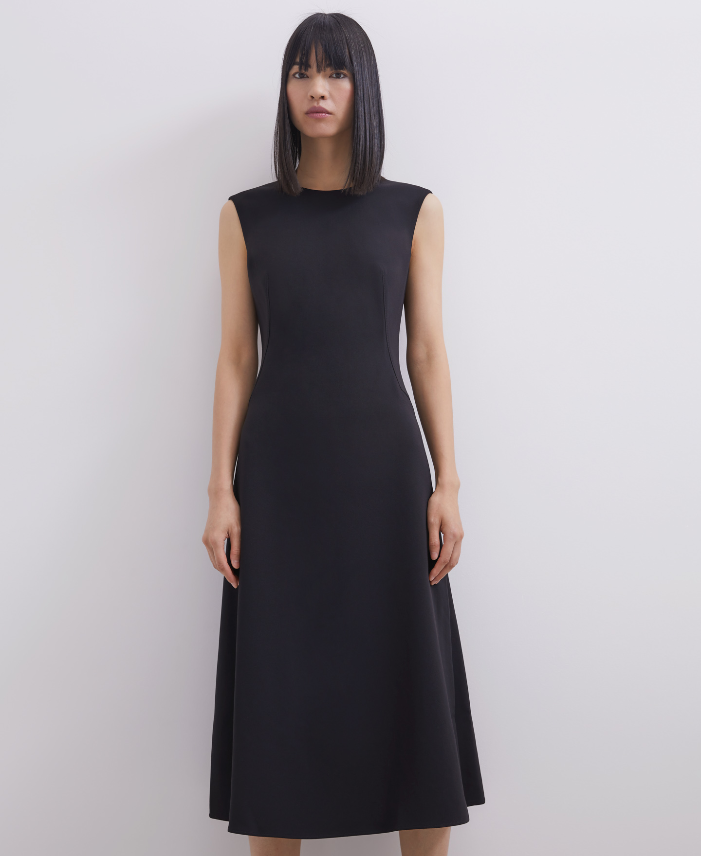 Vestido midi con espalda al aire image number 1