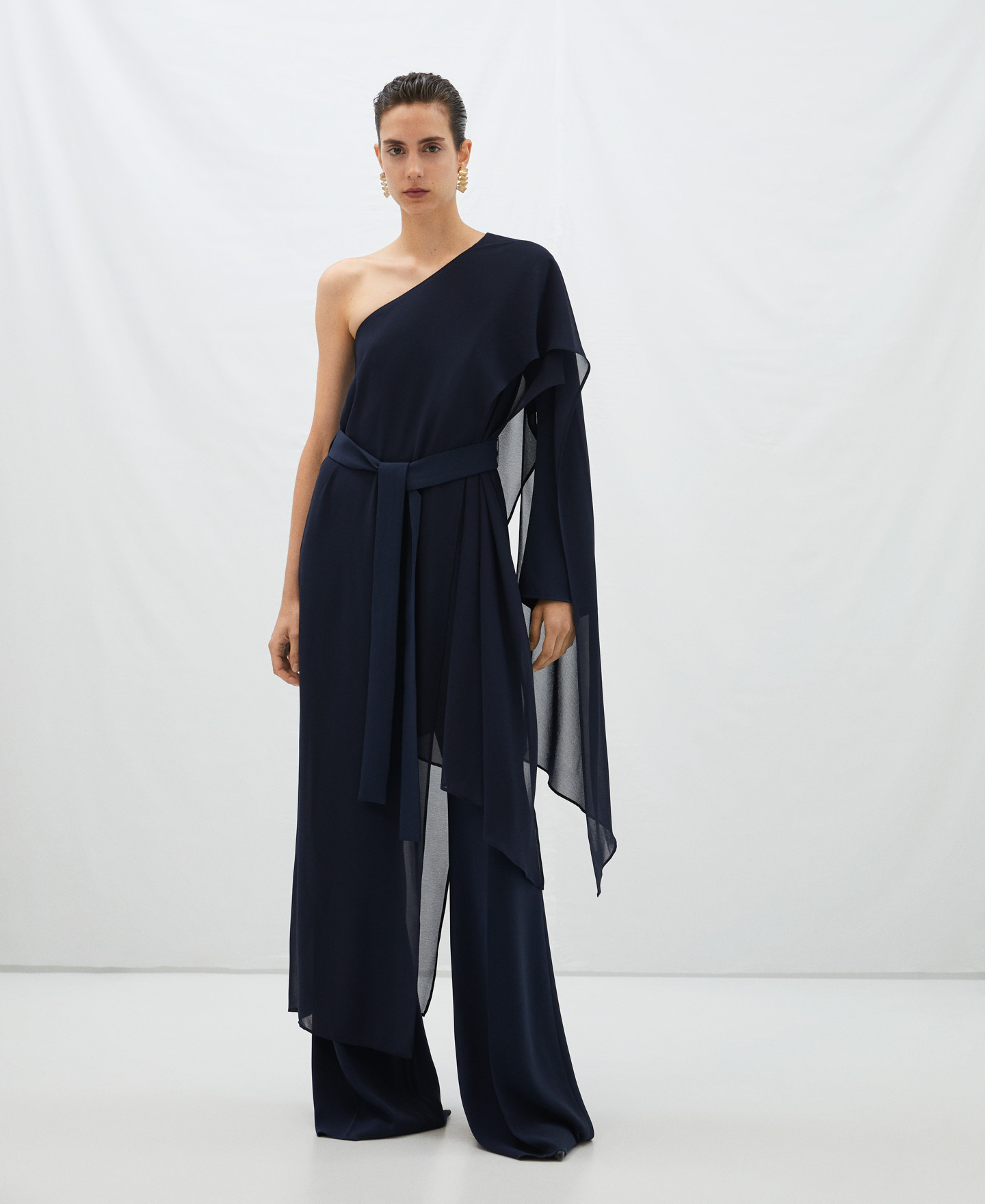 Asymmetrical neckline and fall jumpsuit image number 1
