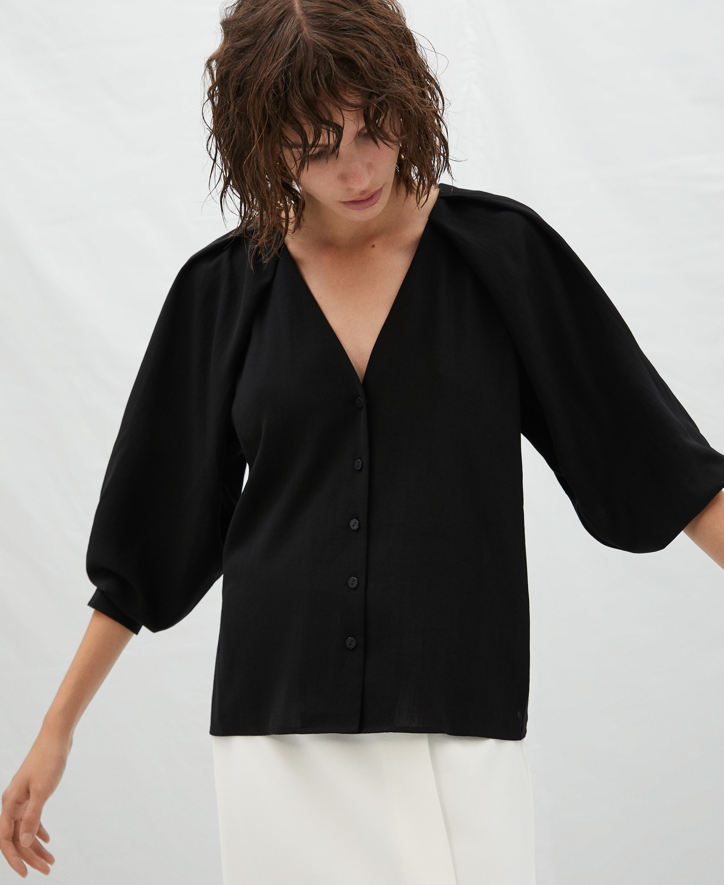V-neck blouse with puffed sleeves image number 0