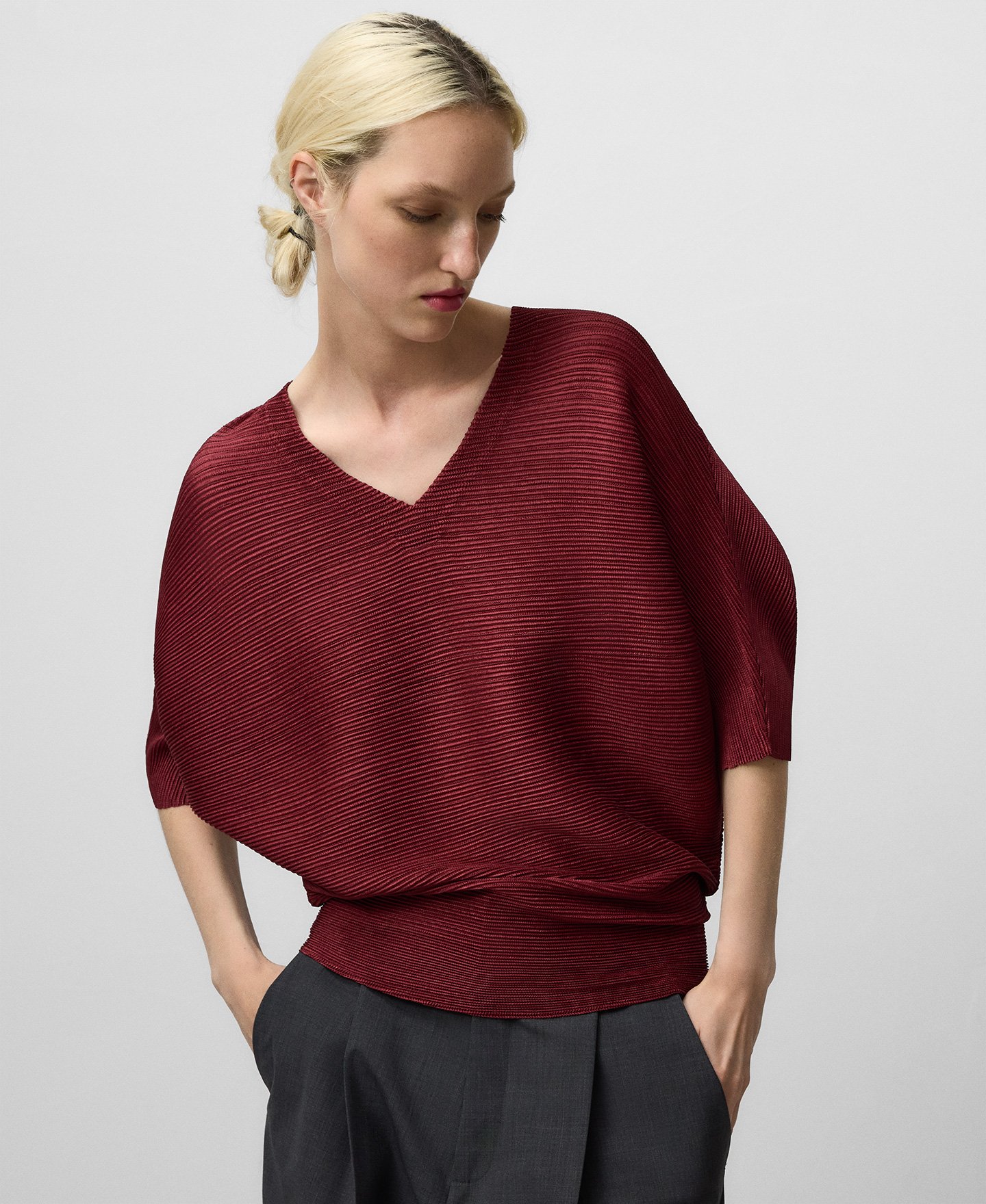 V-neck crinkle top woman image number 0