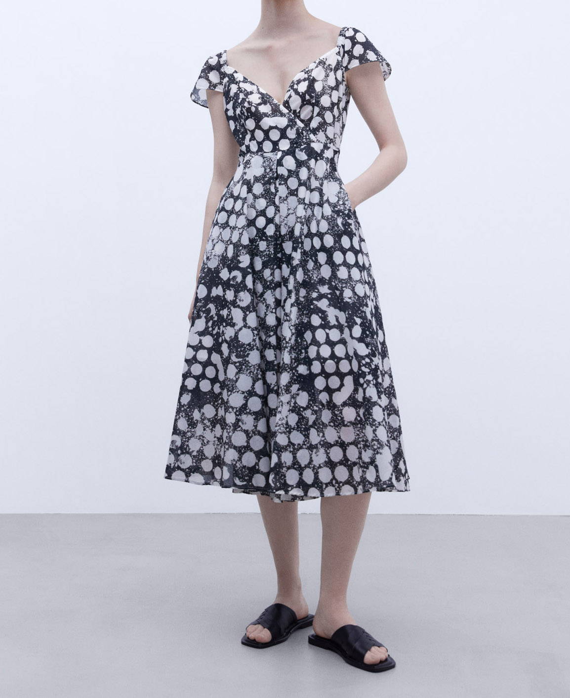 V-neck printed dress image number 1