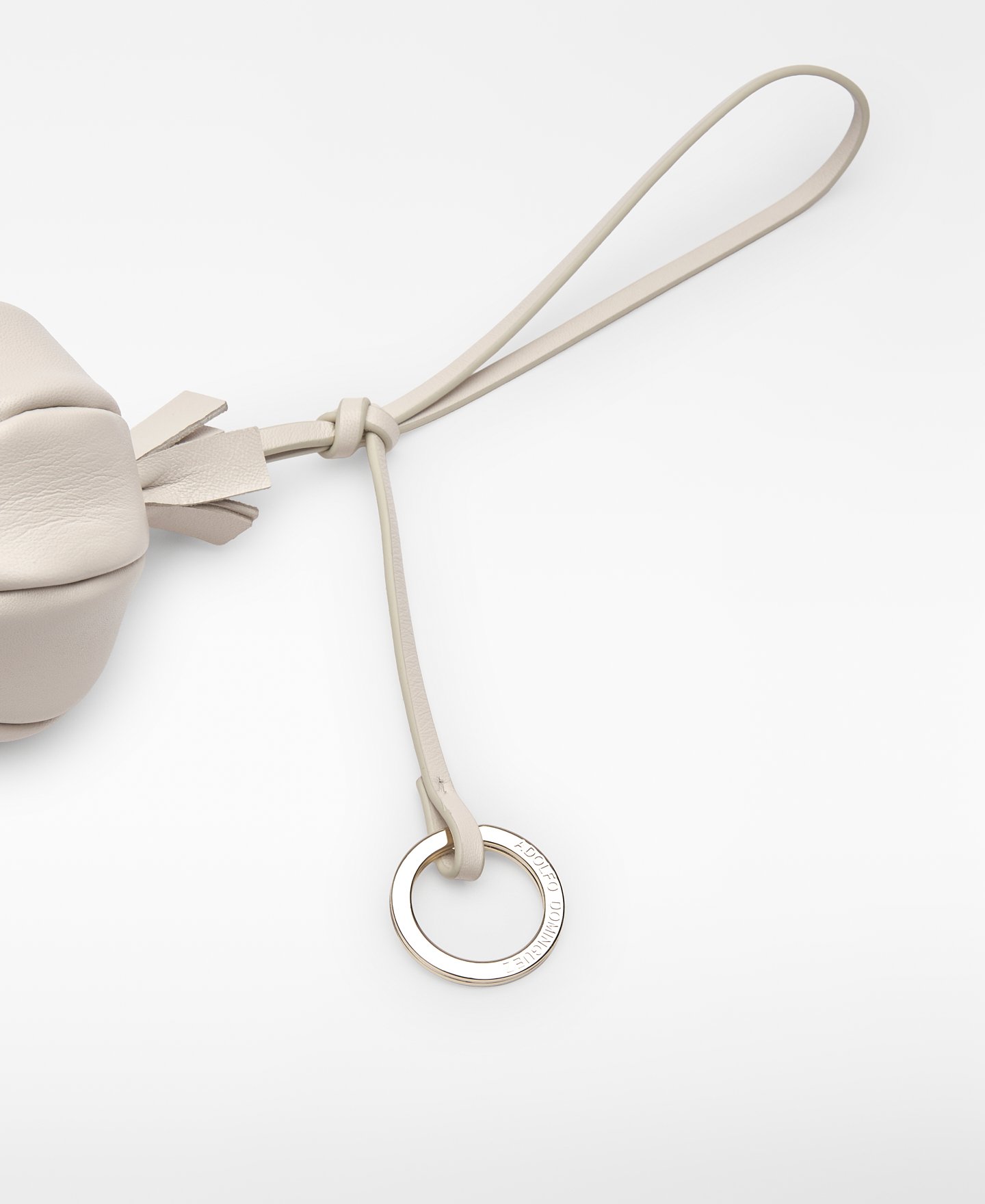 Garlic-shaped leather keychain image number 2