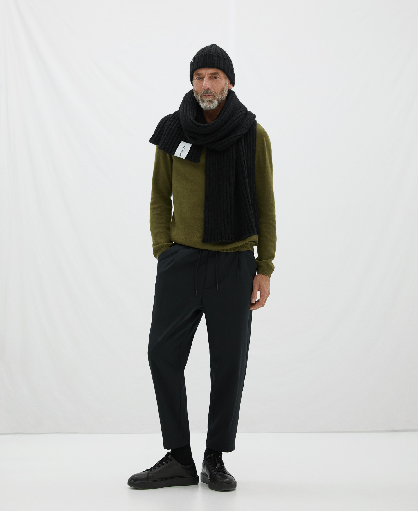 Basic box collar sweater image number 1