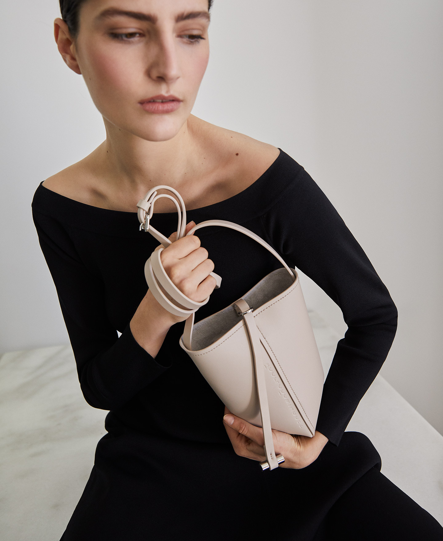 Vachetta leather bucket bag image number 4