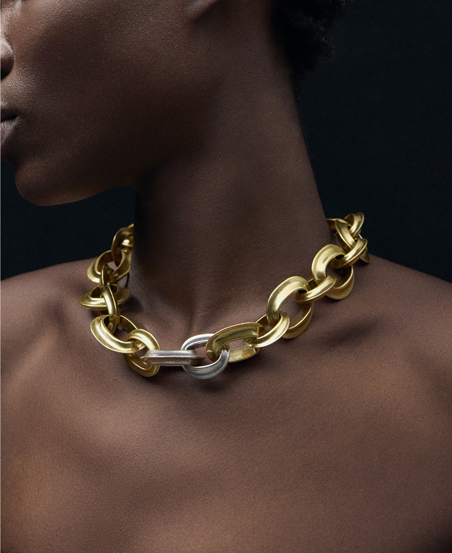 Collar eslabones met&aacute;licos bicolor mujer image number 3