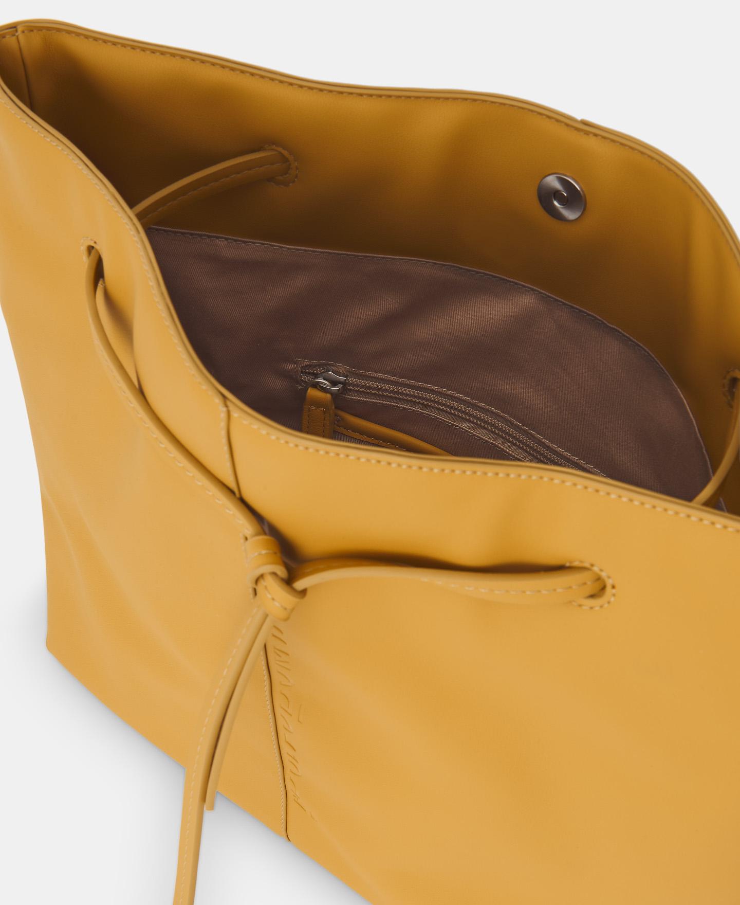 Bolso saco en materia soft image number 2