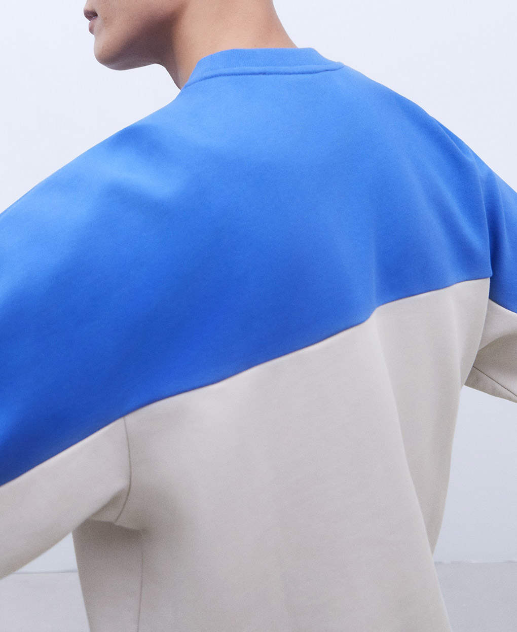 Sweat oversize en coton bicolore image number 3