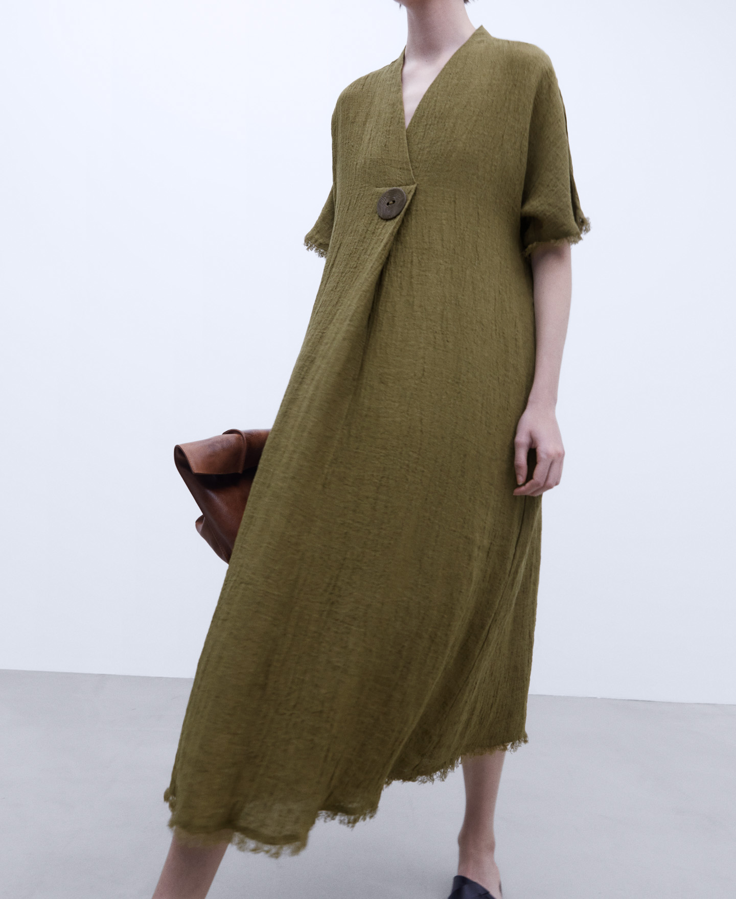 Vestido oversize maxibotón en lino image number 0