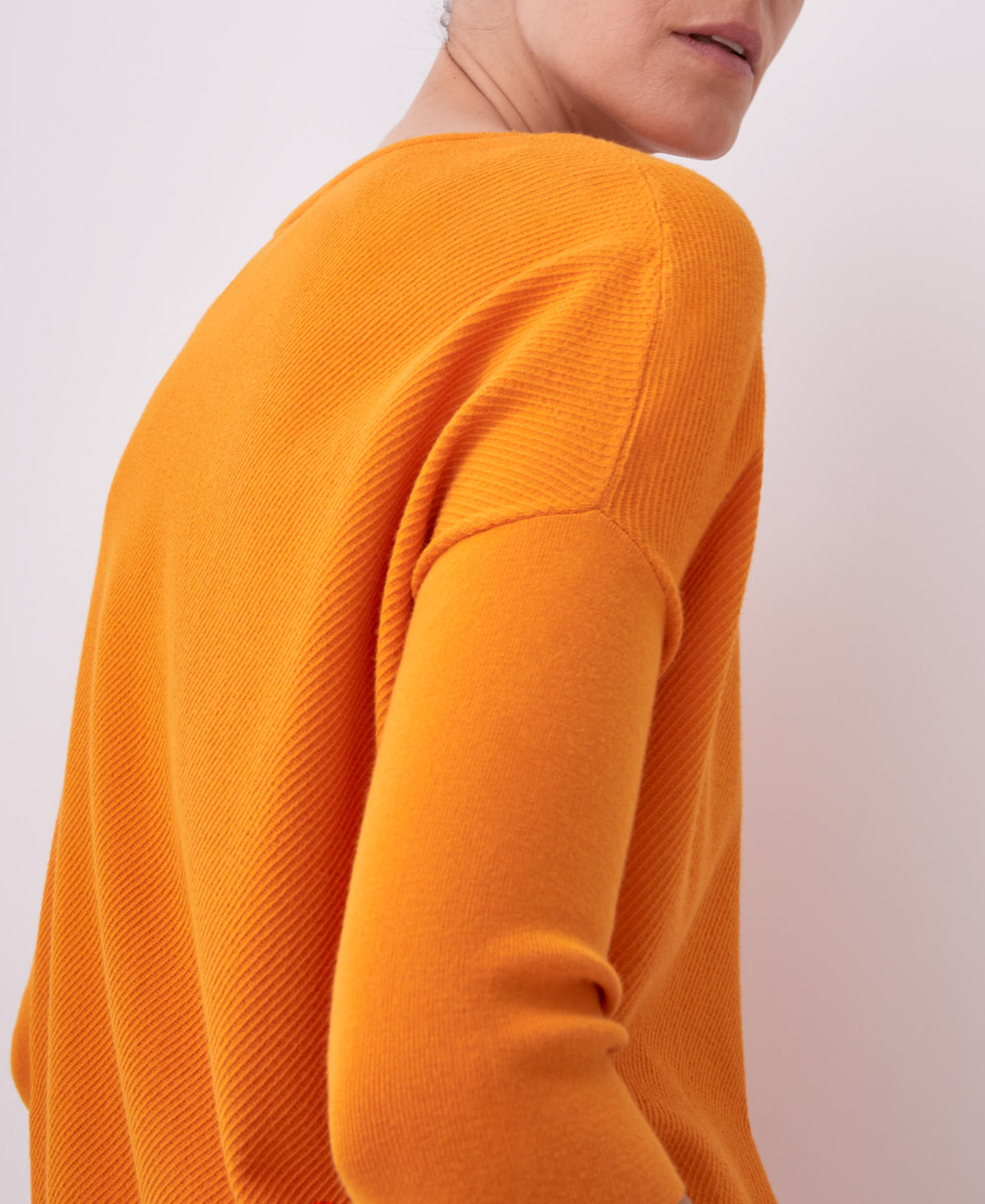 Jersey con textura y cuello barco image number 1