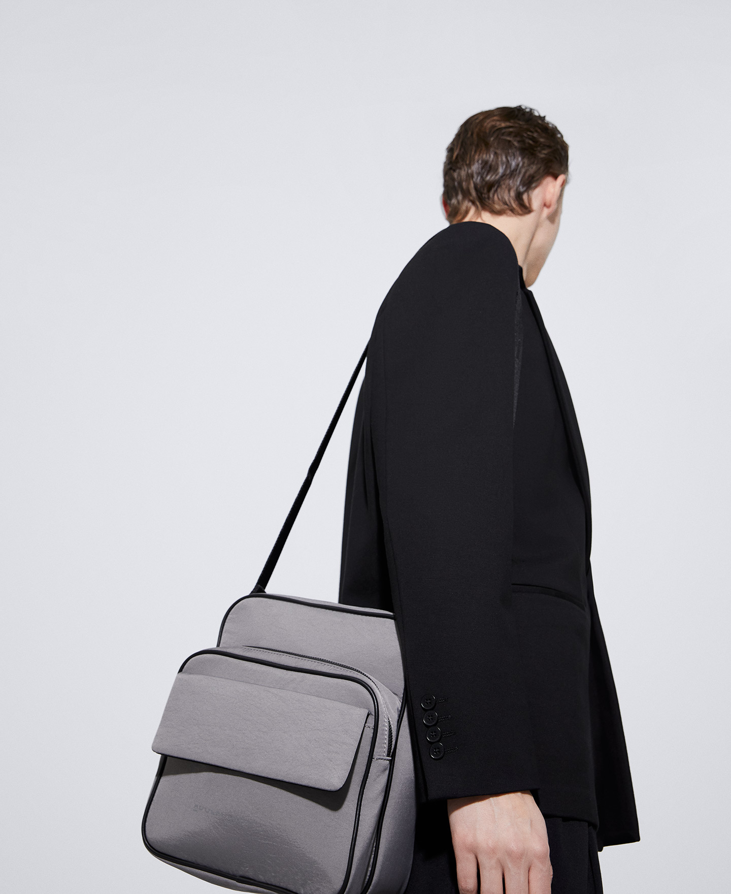 Medium recycled polyester shoulder bag image number 4