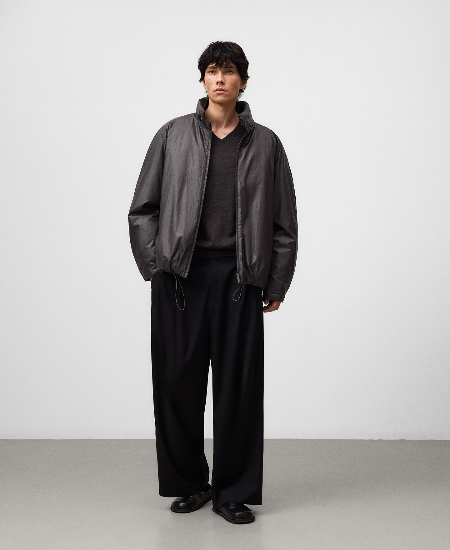 Chaqueta corta impermeable hombre image number 1
