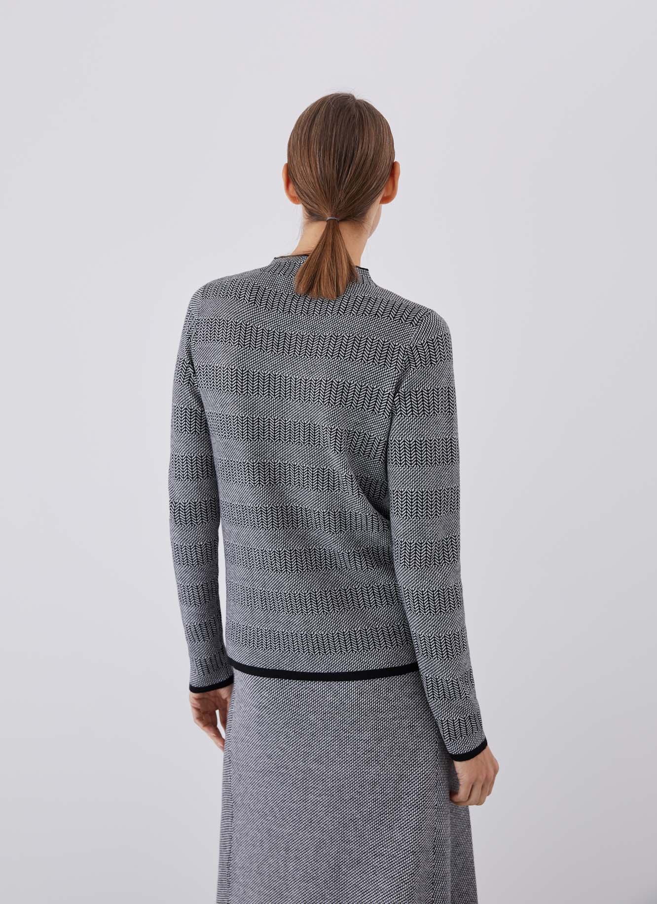 Bicolored jacquard herringbone sweater image number 1