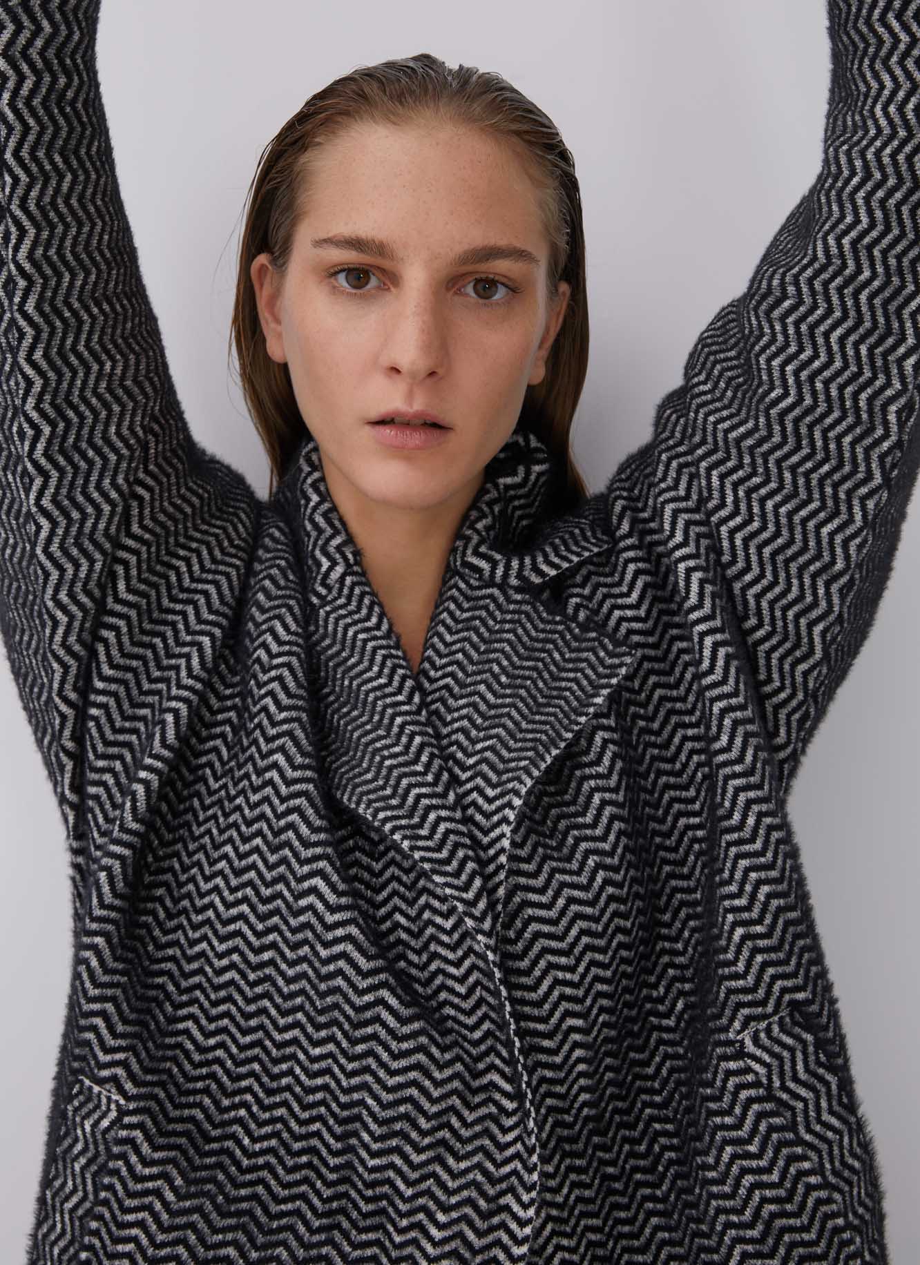 Chaqueta oversized estampada image number 4