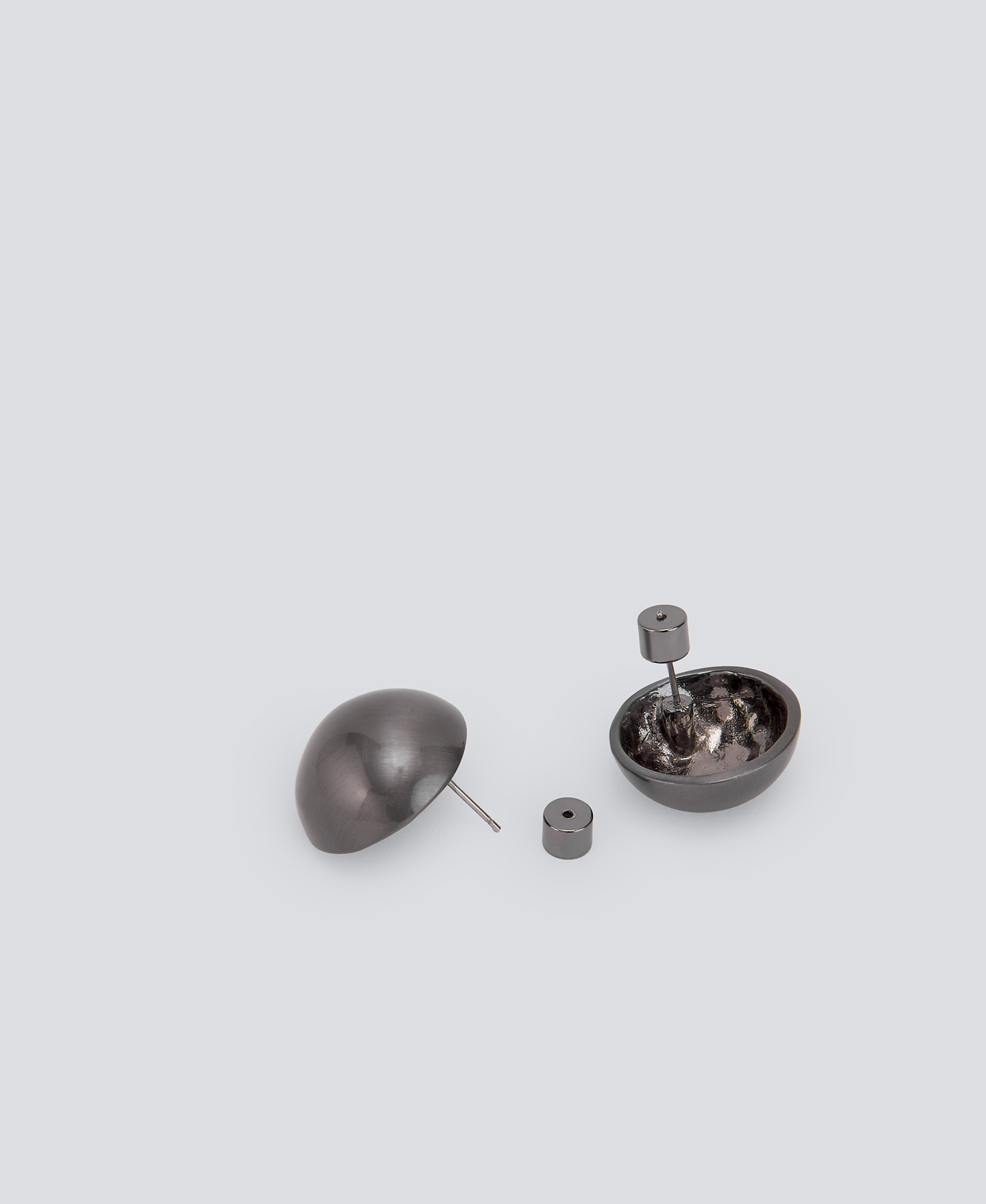 Half-sphere metallic earrings image number 2