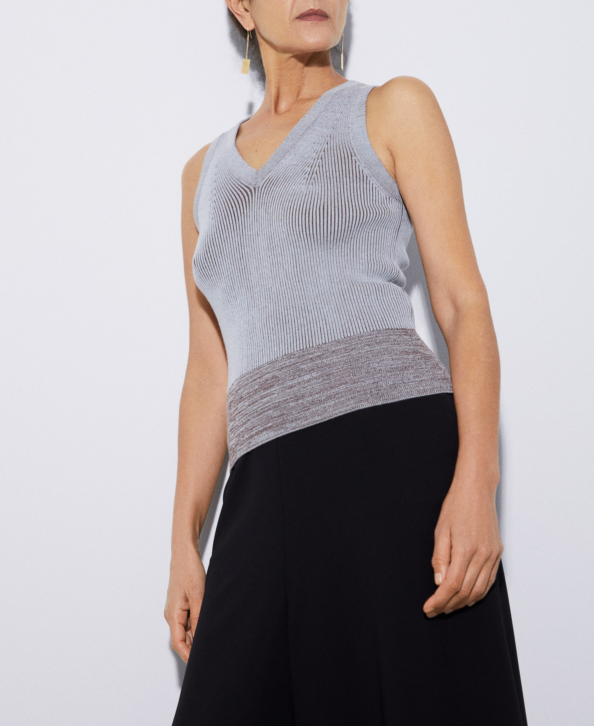 V-neck top in plated knit image number 0