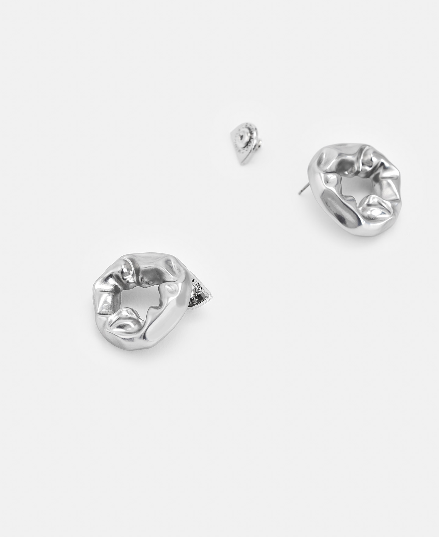 Volumetric metal earrings image number 2