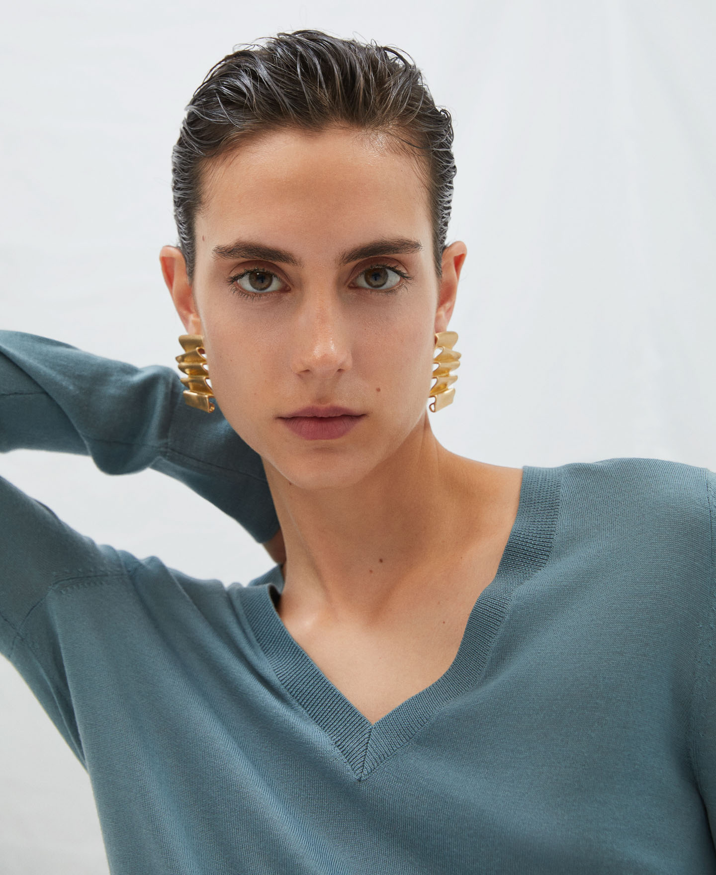 V-neck sweater in merino wool image number 3