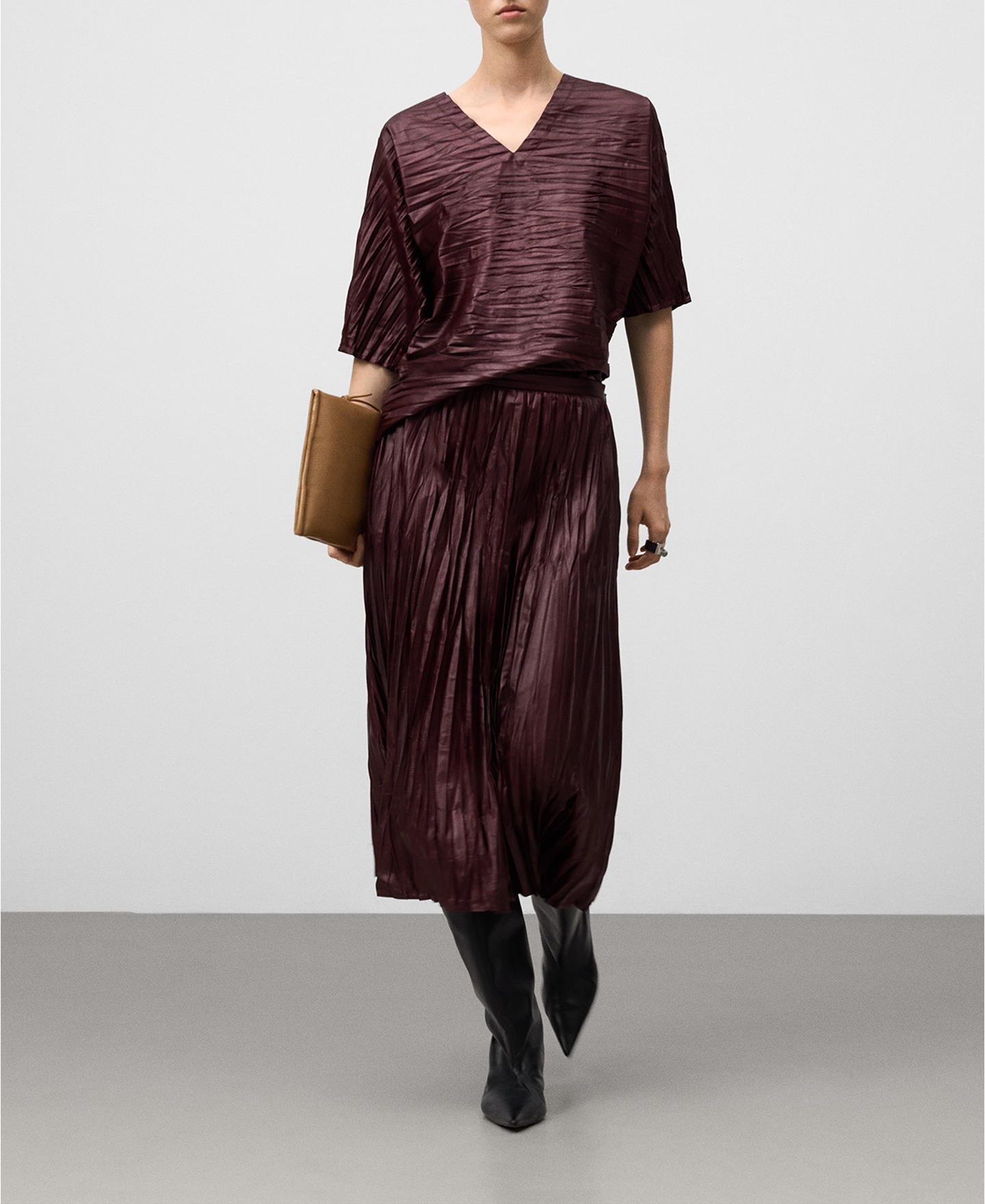 Leather-Non-Leather crinkle skirt image number 1