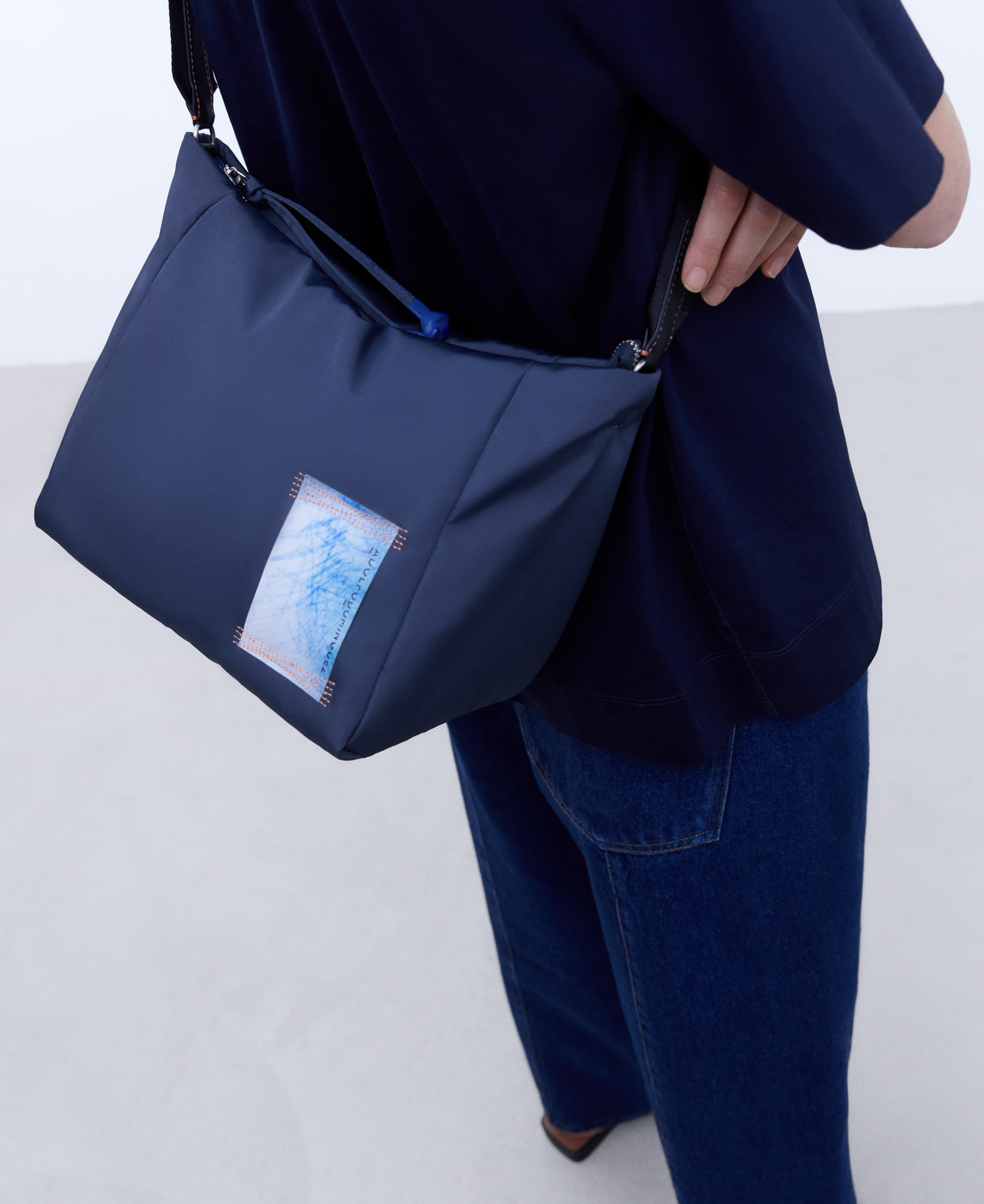 Padded fabric medium shoulder bag image number 4