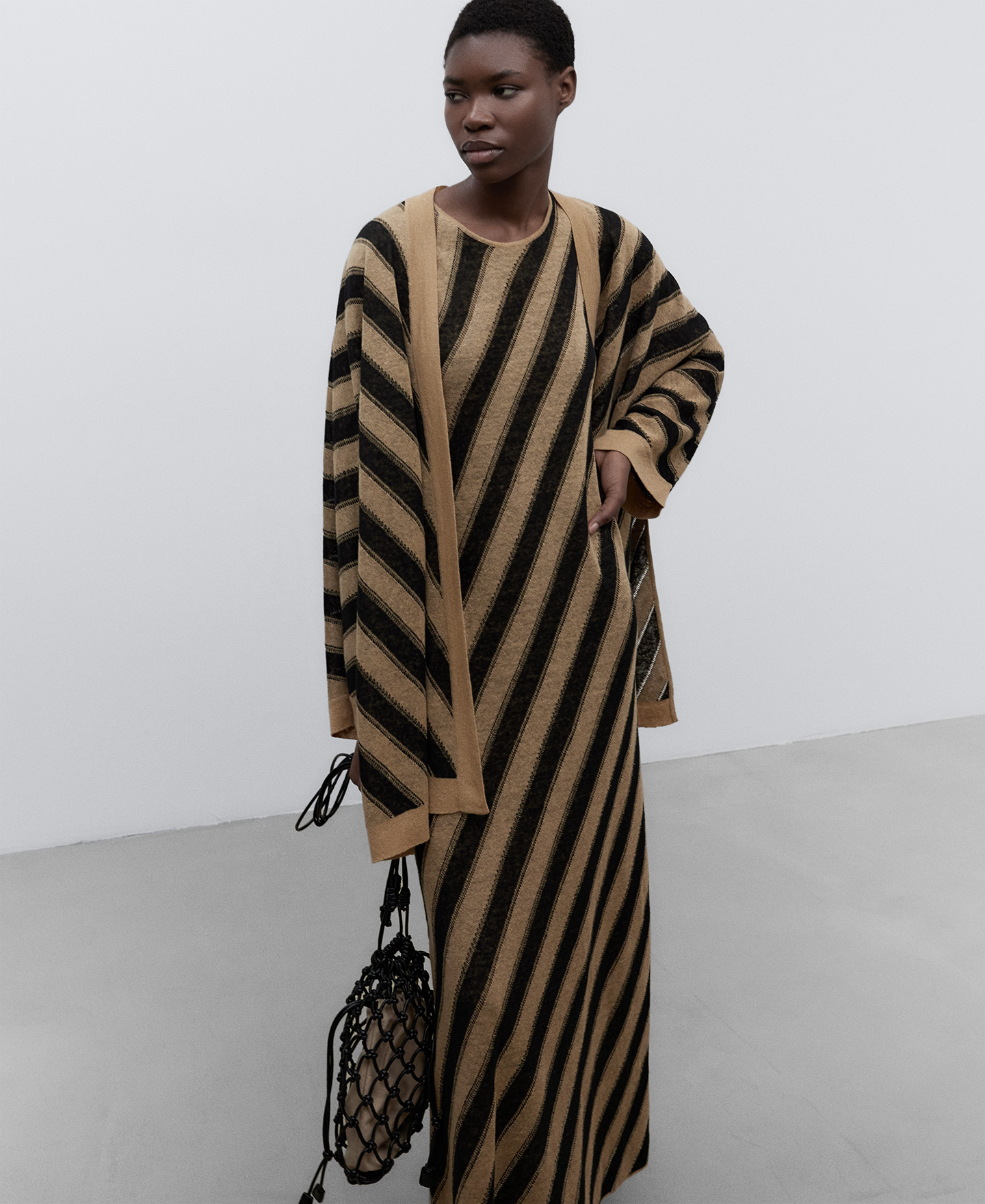 Diagonal striped knit jacket woman image number 0