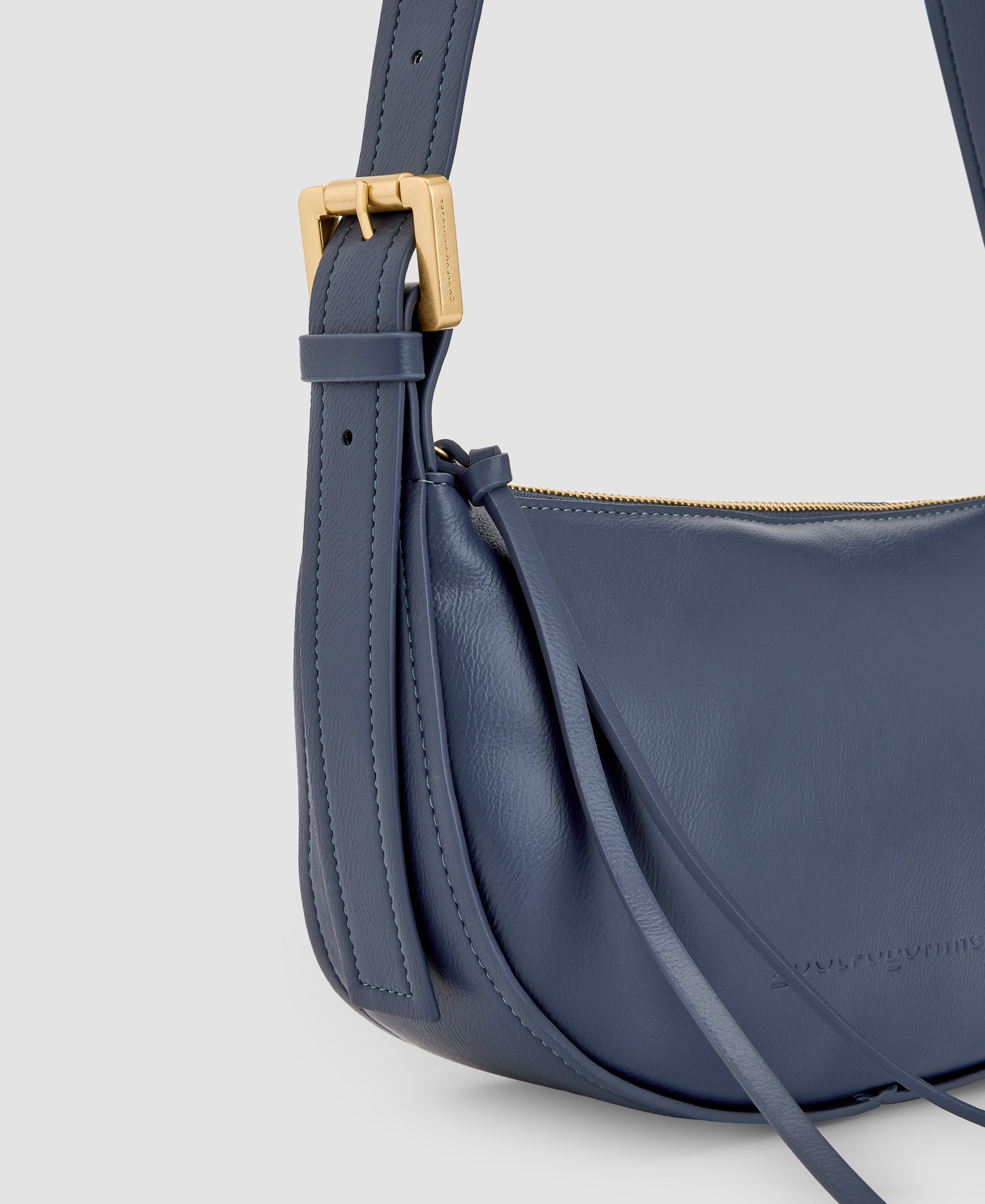 Responsible materials shoulder bag image number 3