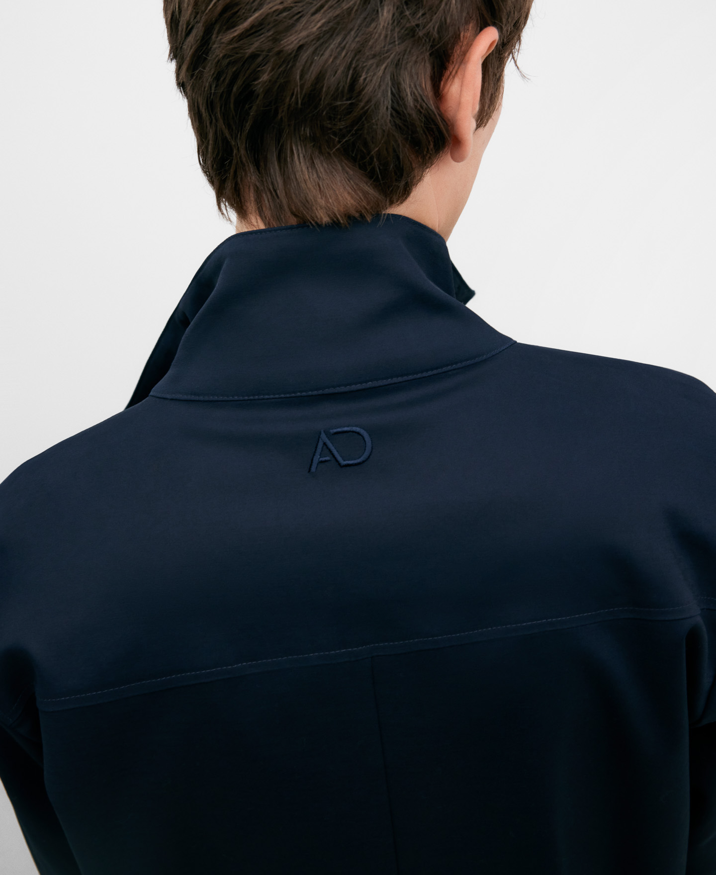 Parka larga con cuello mao azul image number 5