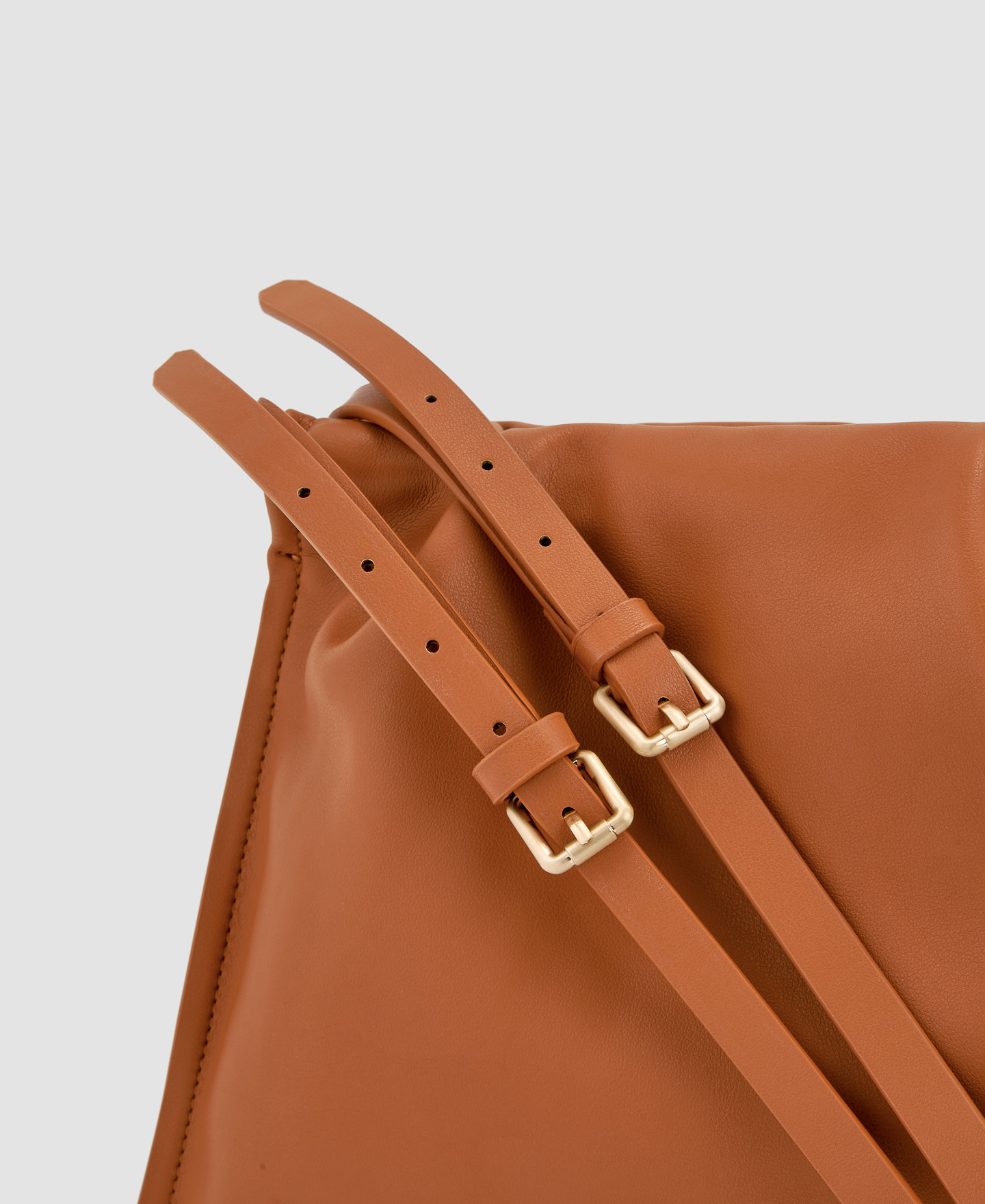 Recycled material shoulder bag image number 3
