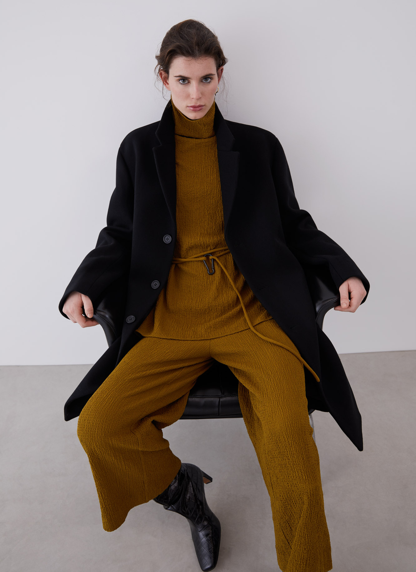 Viscose cropped trousers image number 5