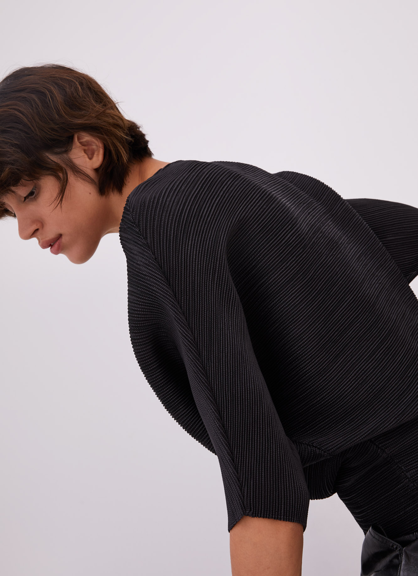 Crinkle sweatshirt with v-neckline image number 4