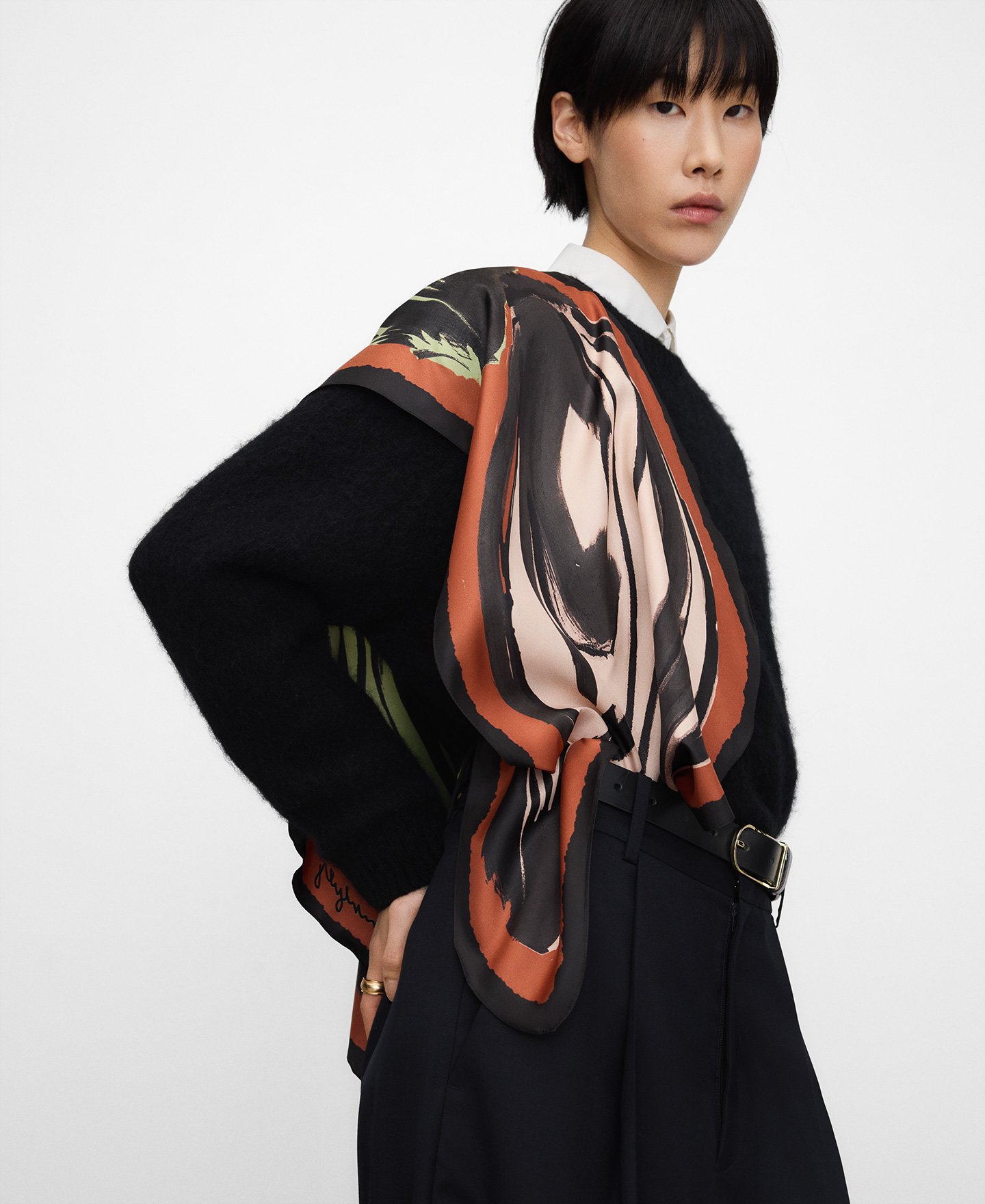 Onion-shaped scarf image number 3