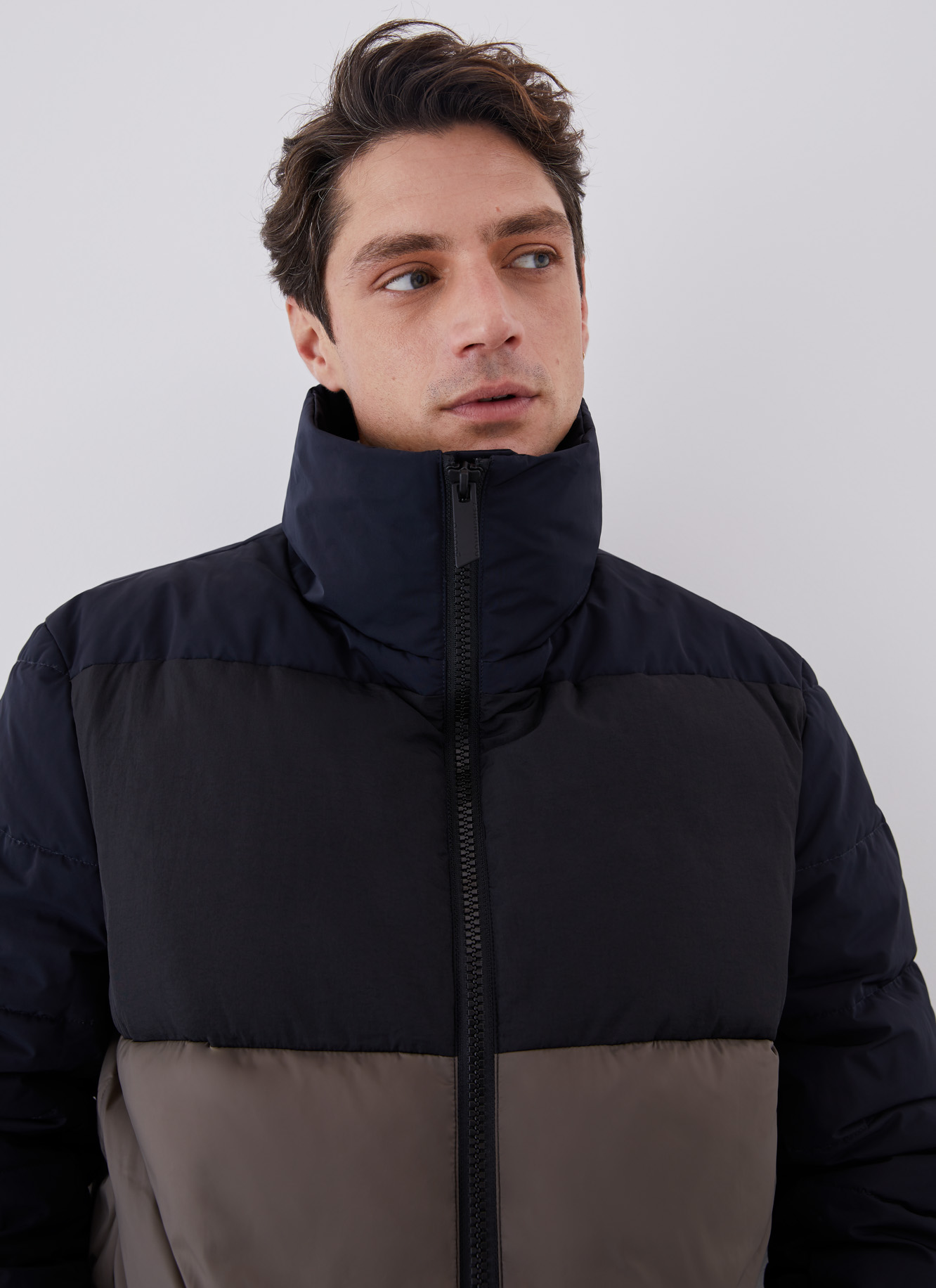 Parka acolchada de nylon tricolor image number 3