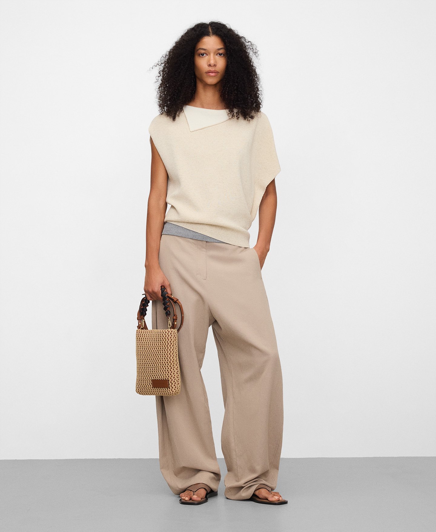 Raffia texture flat bag image number 4