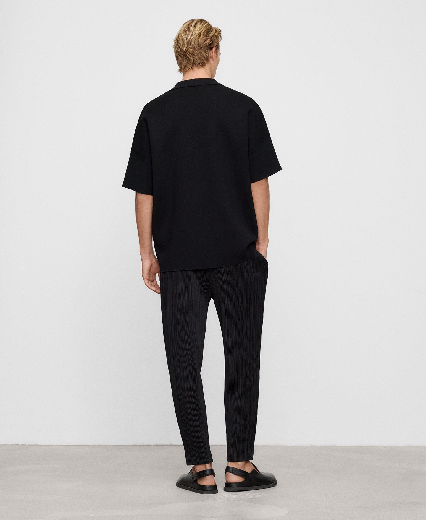 Crepe V neck polo shirt image number 2